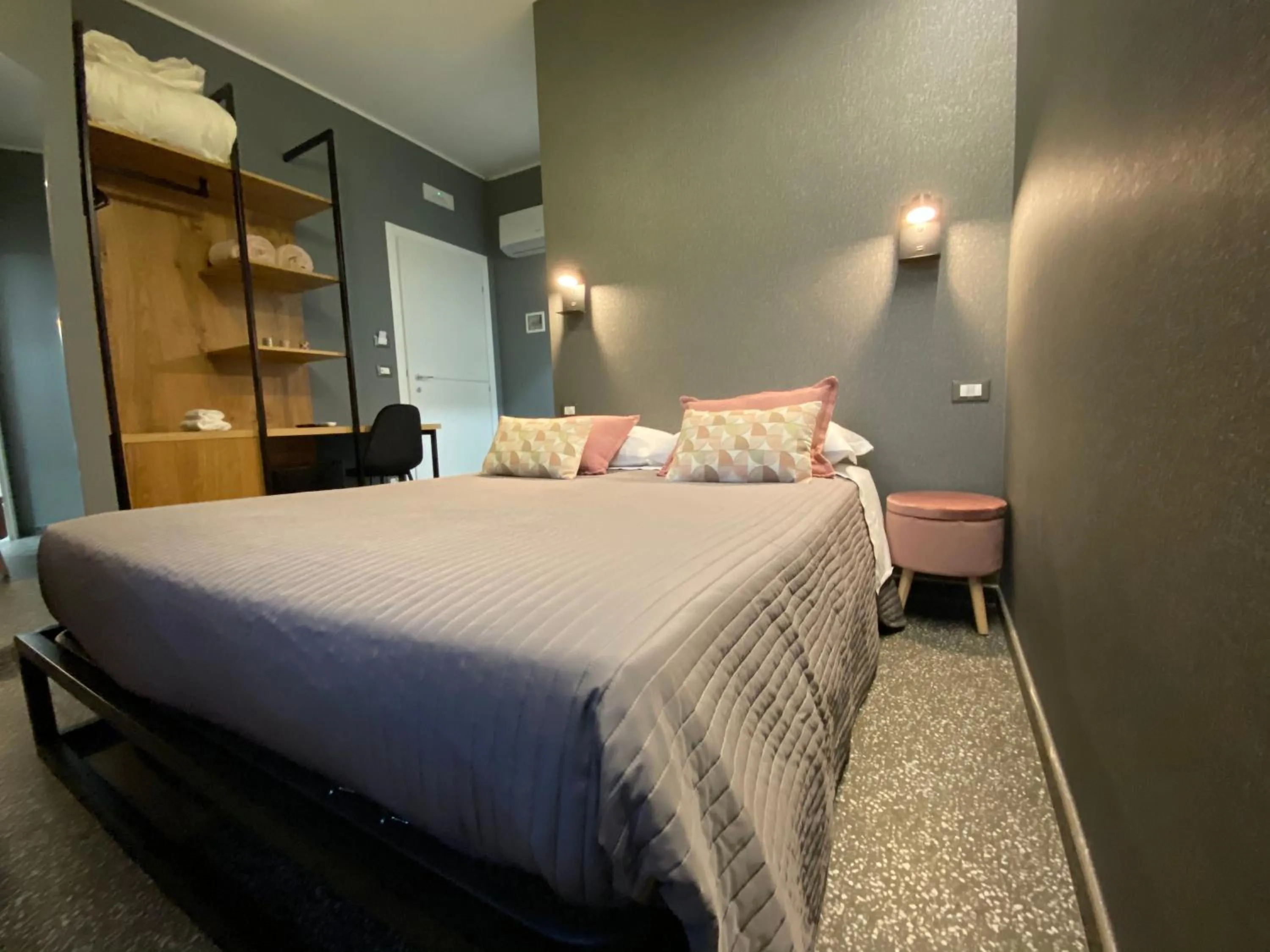 Photo of the whole room, Bed in La Taverna Antica Rooms