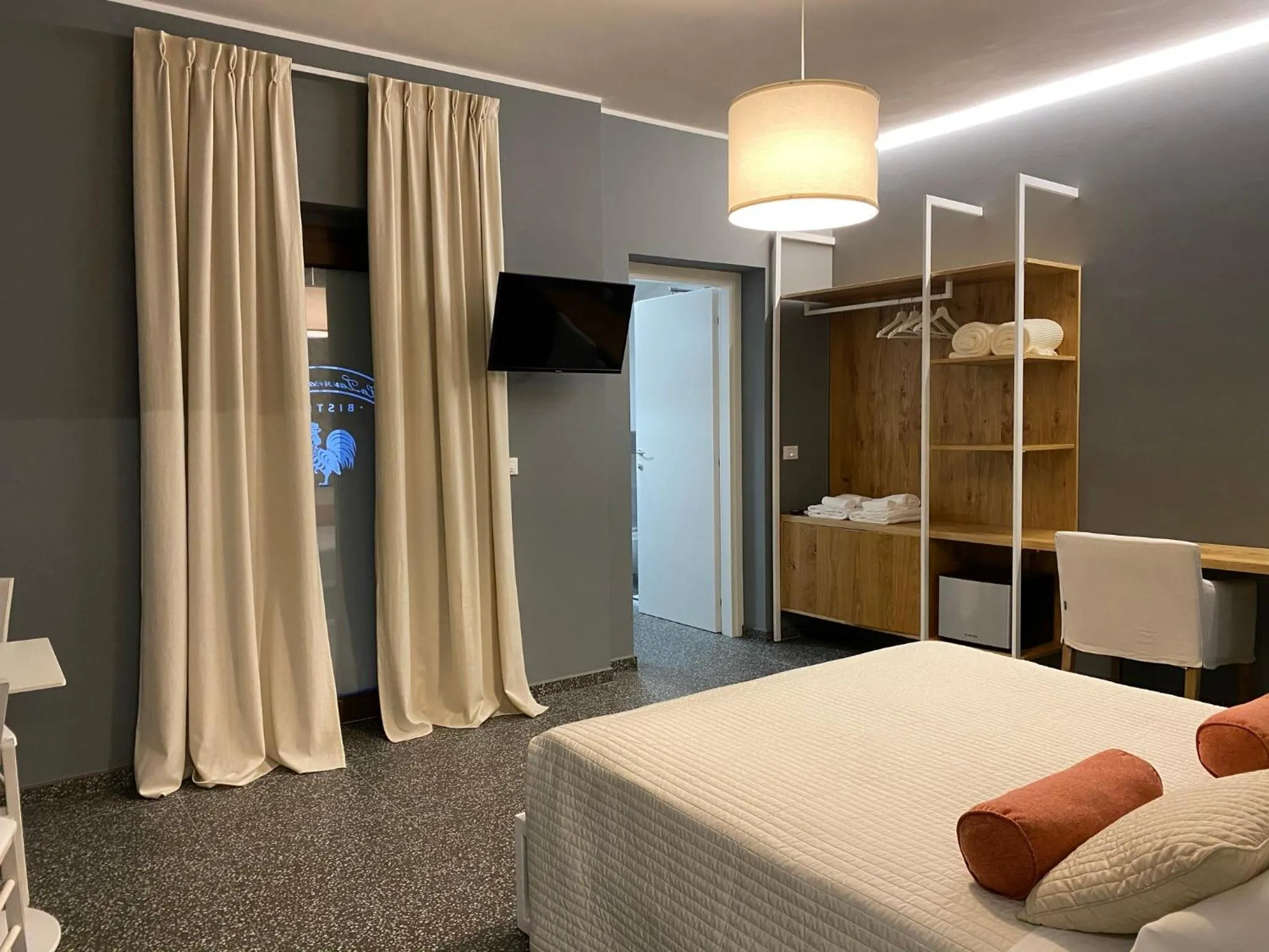 Bed in La Taverna Antica Rooms