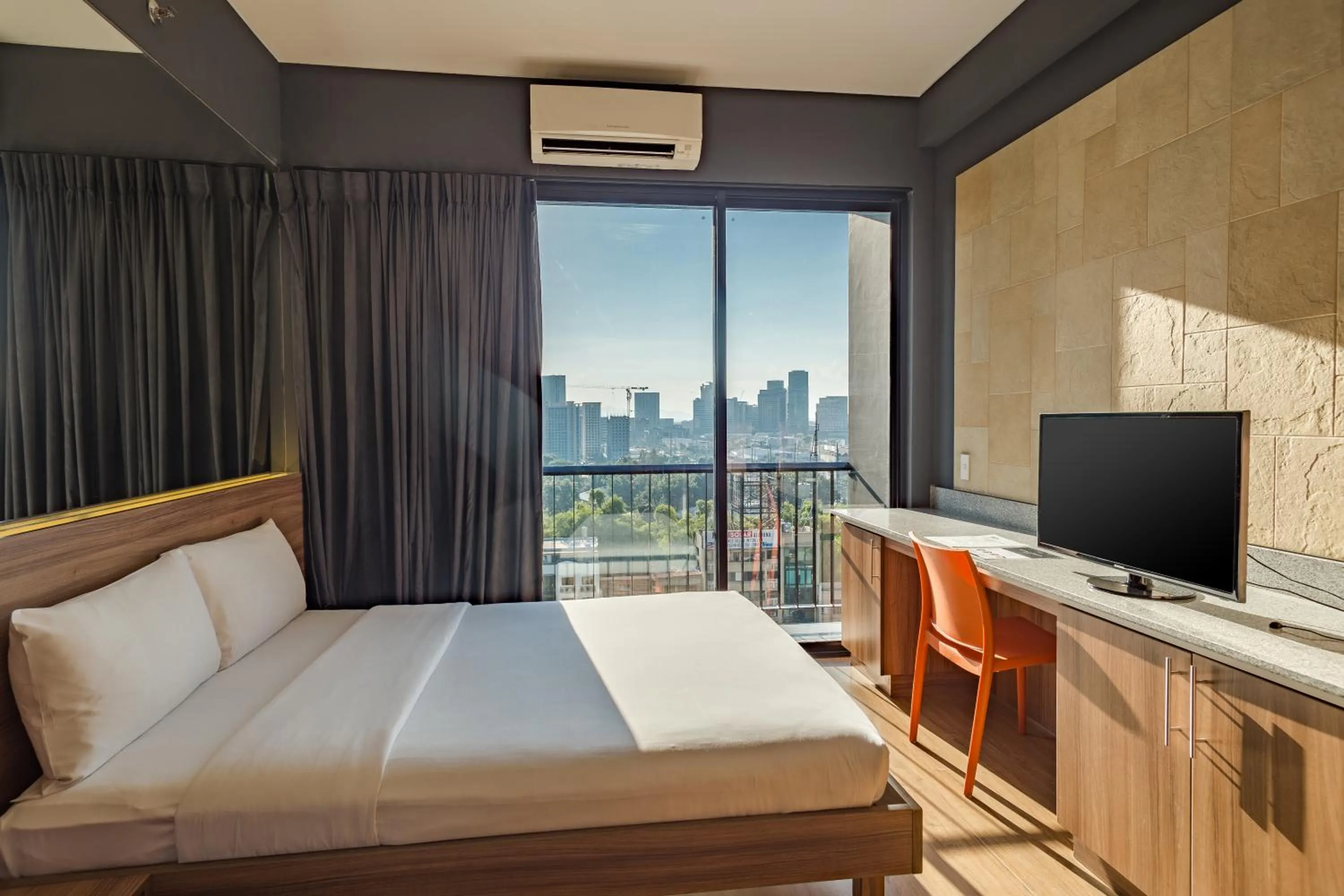 Photo of the whole room, Bed in Azumi Boutique Hotel