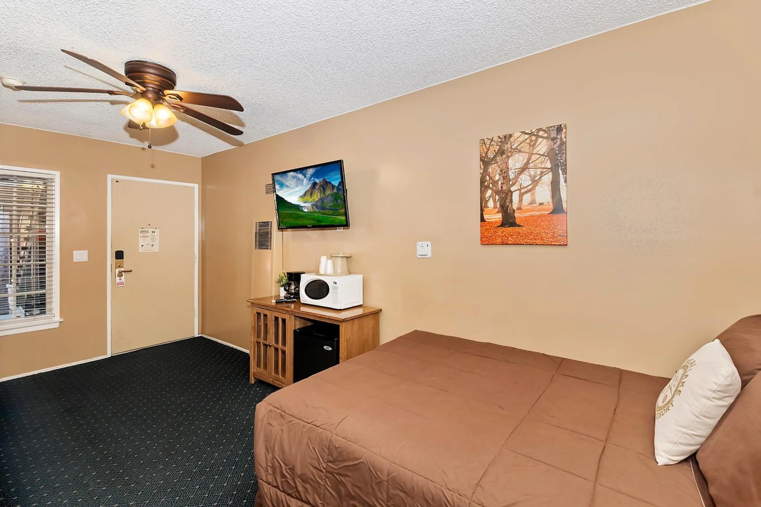 TV and multimedia, Bed in Robinhood Resort