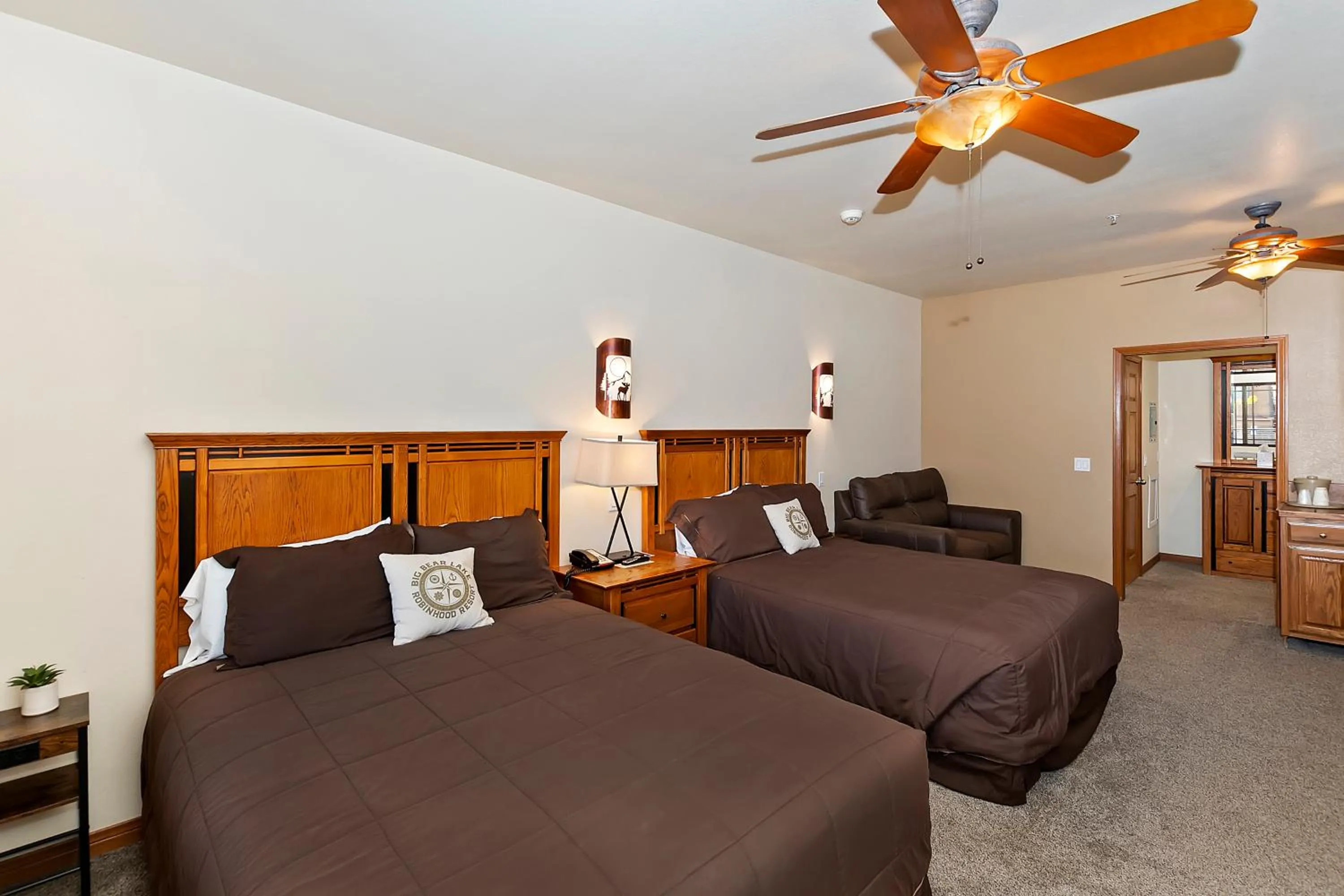 Bedroom, Bed in Robinhood Resort