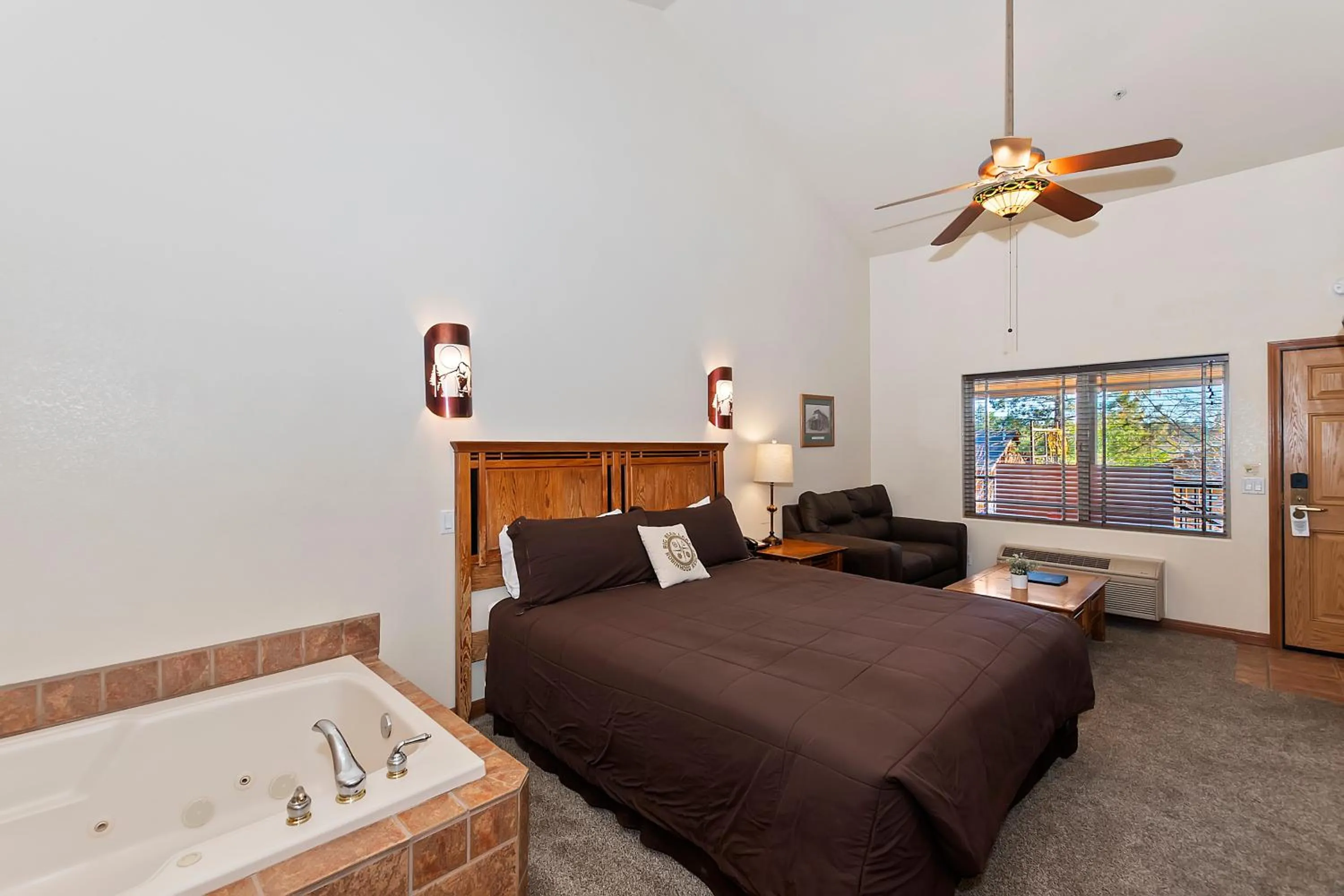 Bedroom, Bed in Robinhood Resort