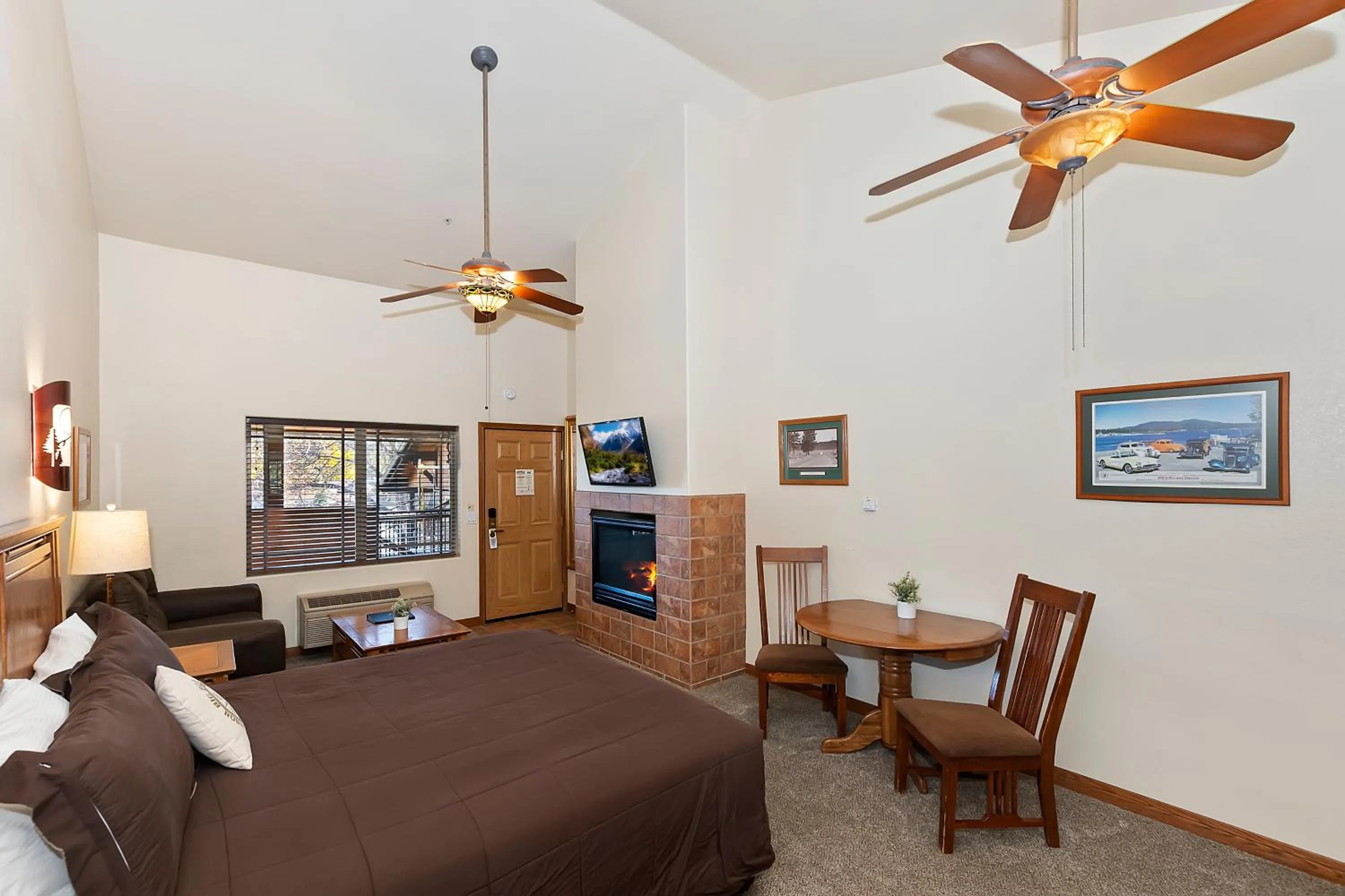 Bedroom, Bed in Robinhood Resort