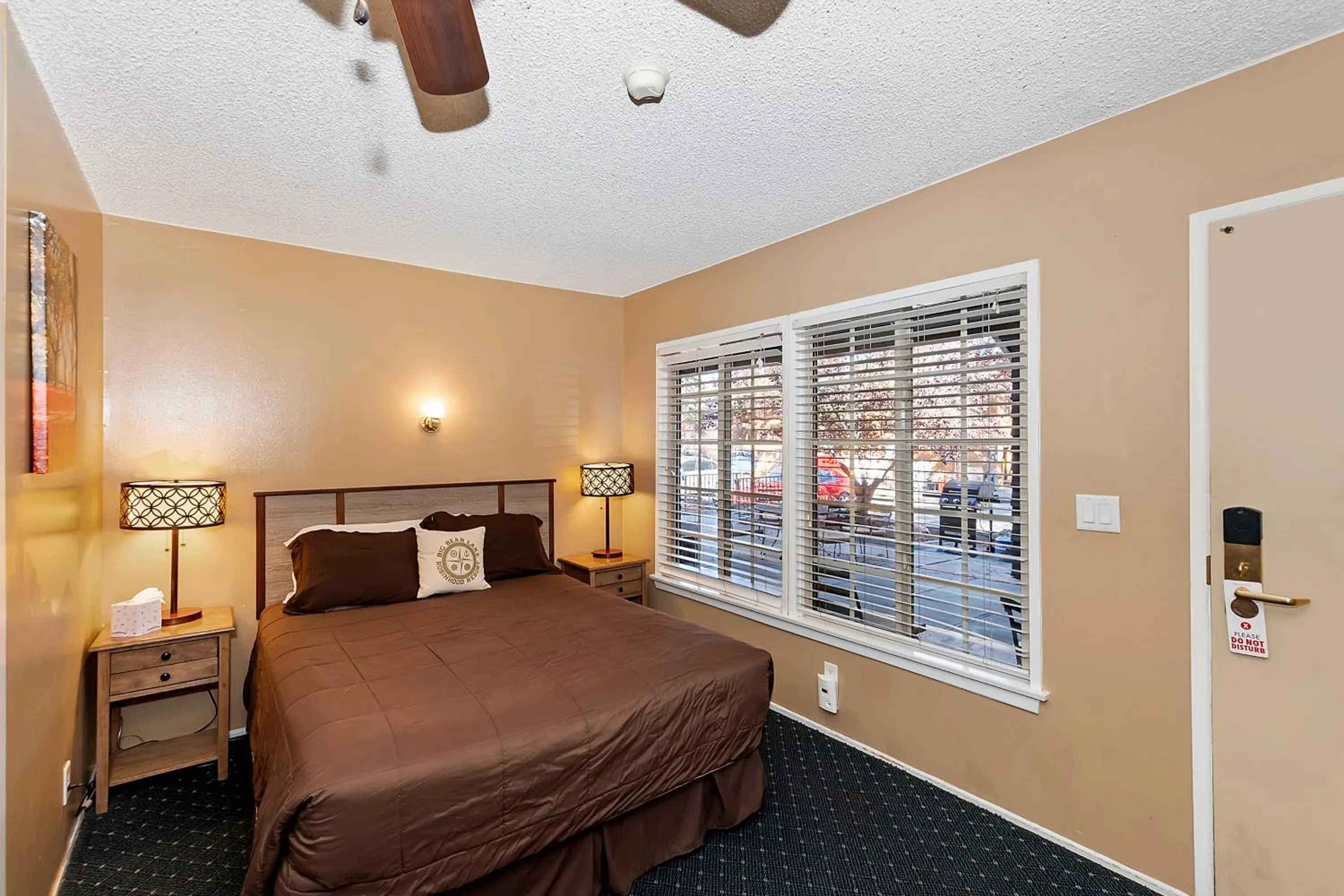 Bedroom, Bed in Robinhood Resort