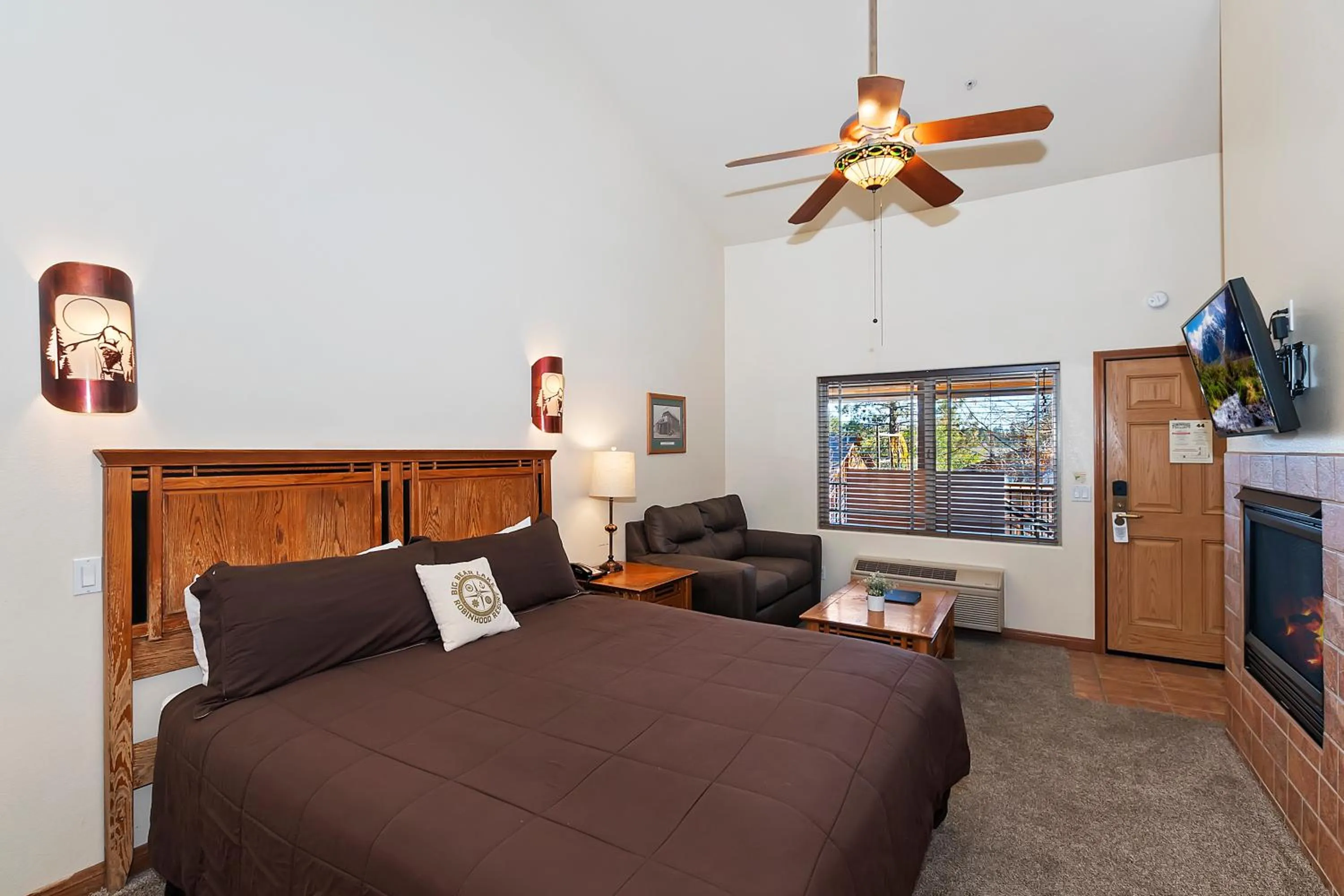 Bedroom, Bed in Robinhood Resort