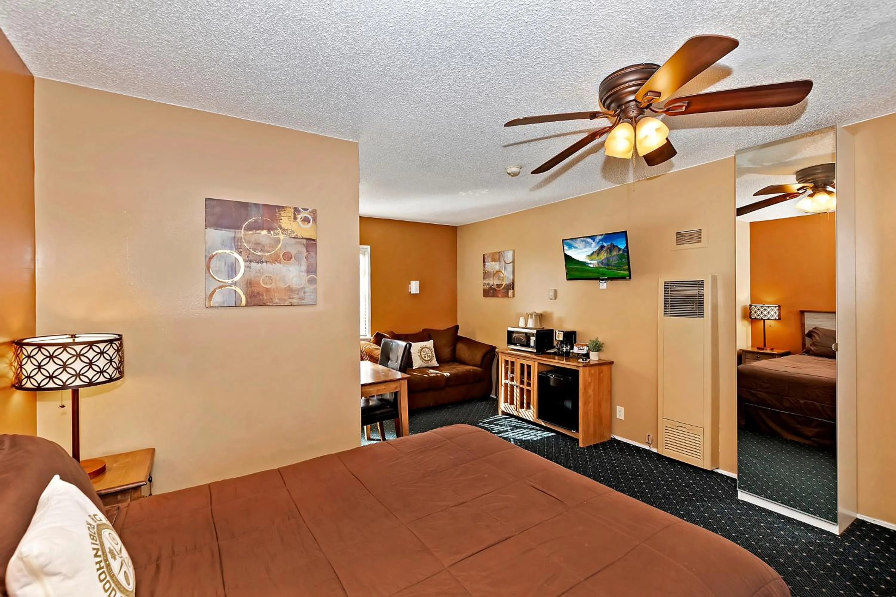 TV and multimedia, Bed in Robinhood Resort