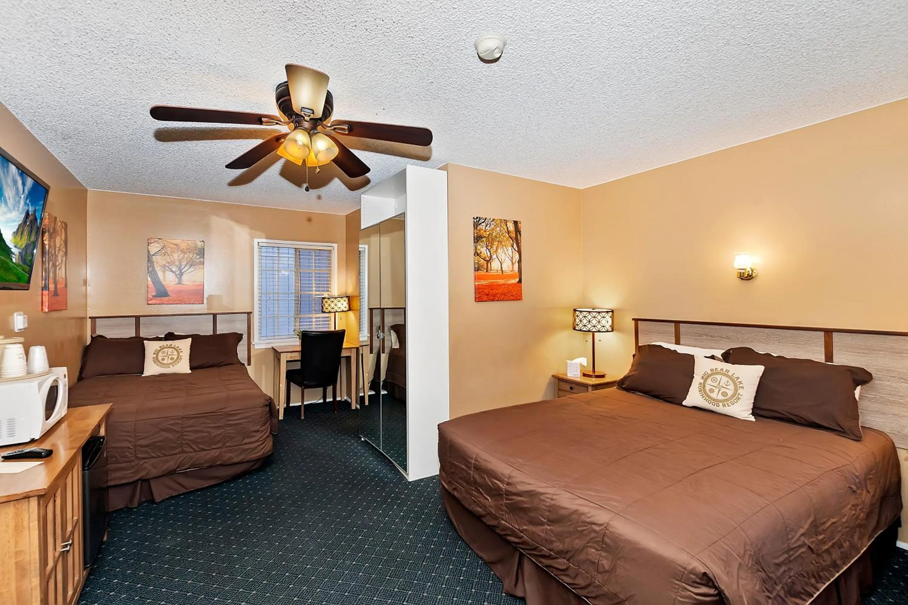 Bedroom, Bed in Robinhood Resort