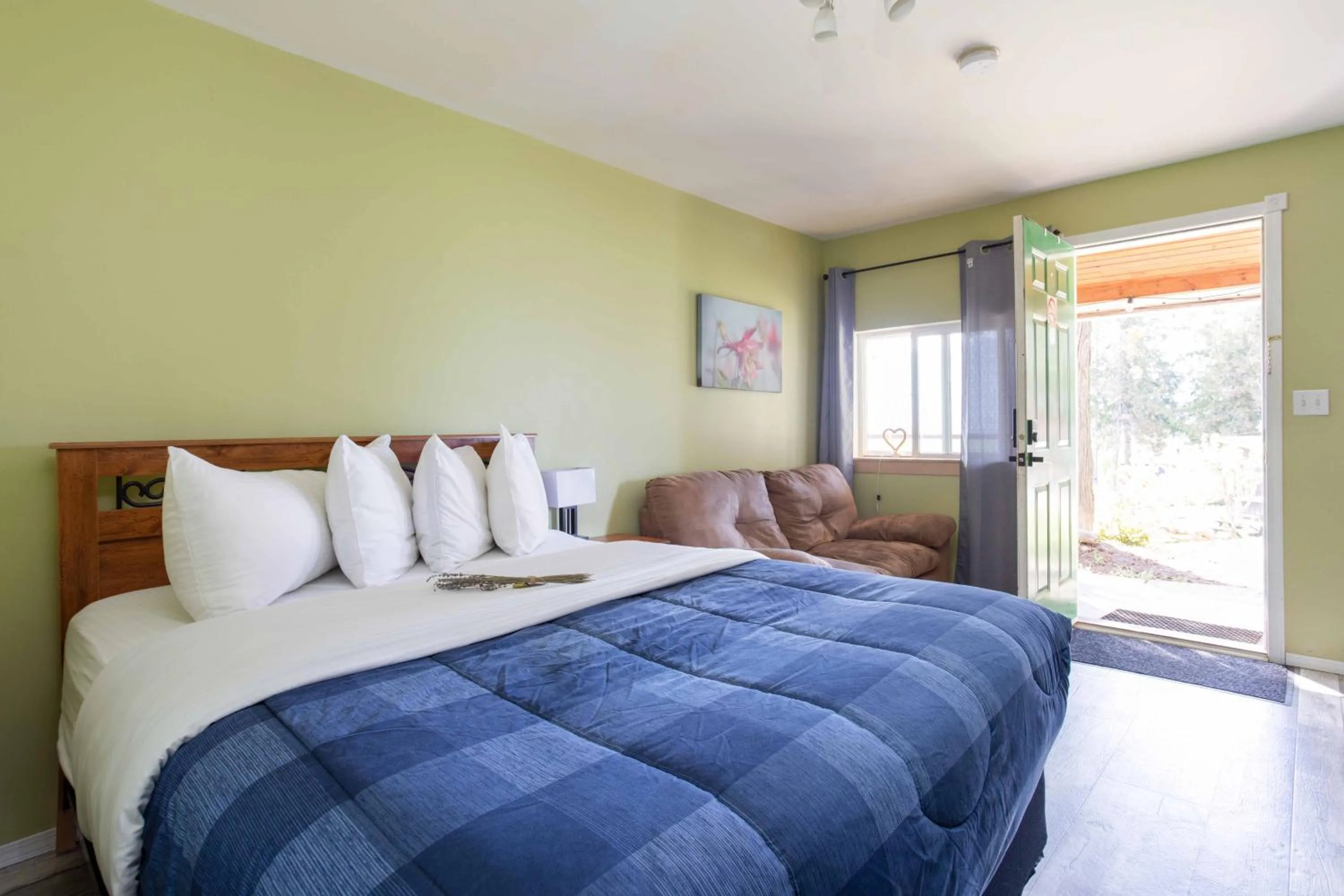 Bed in The Valley View Cabins and Event Center