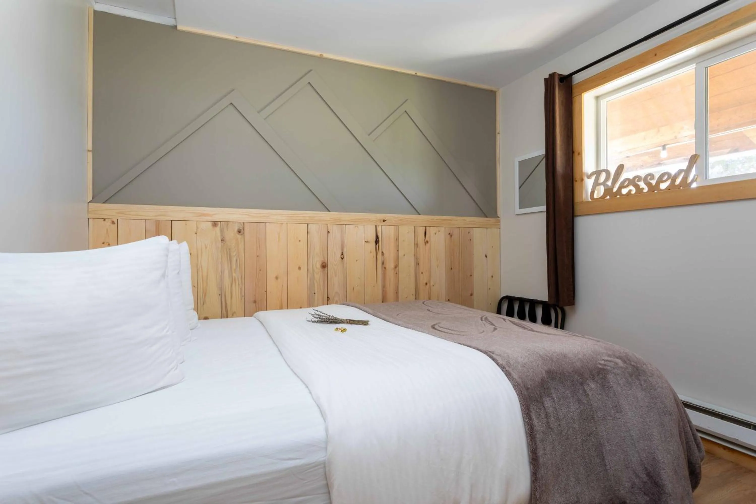 Bed in The Valley View Cabins and Event Center