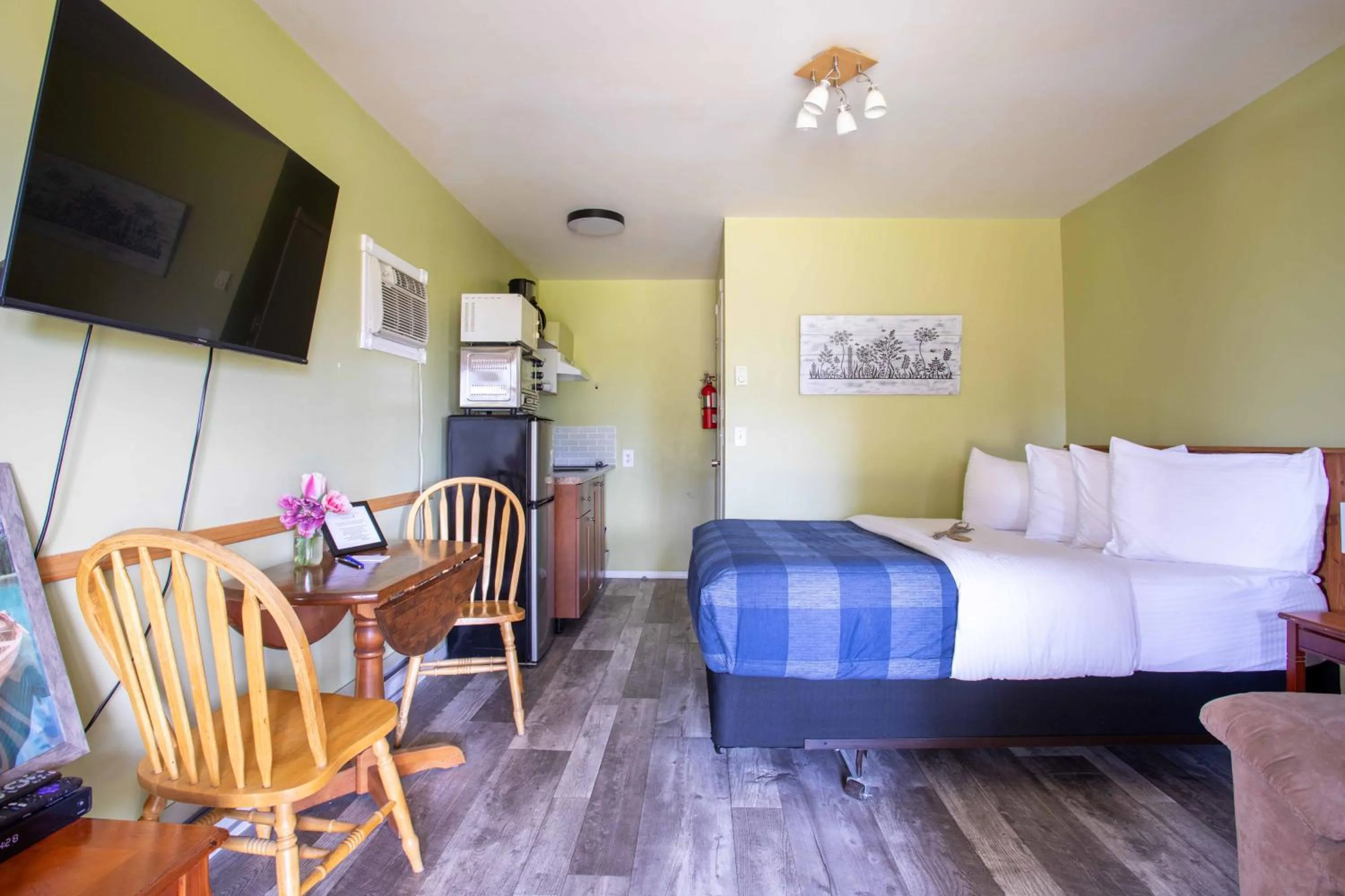 Bed in The Valley View Cabins and Event Center