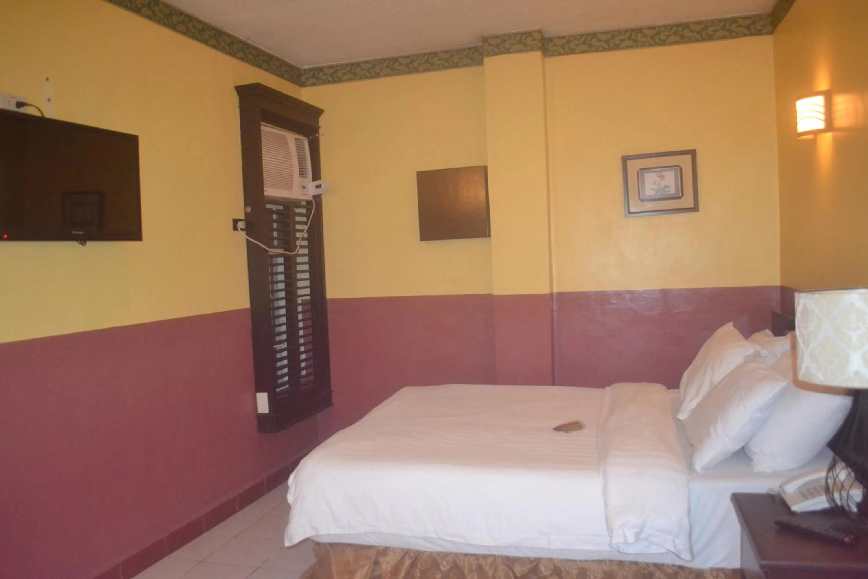 Photo of the whole room, Bed in DM Residente Hotel Inns & Villas
