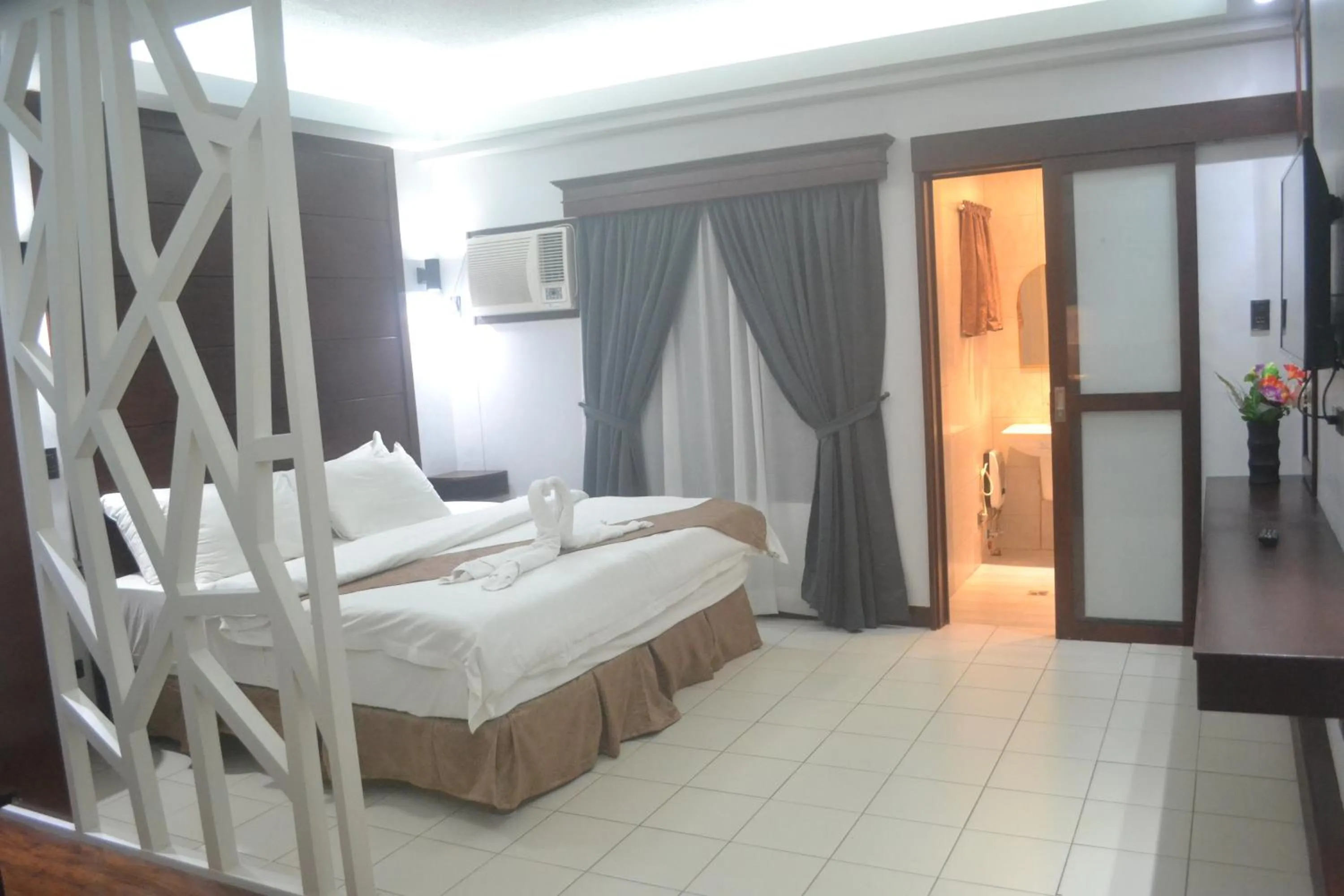 Photo of the whole room, Bed in DM Residente Hotel Inns & Villas
