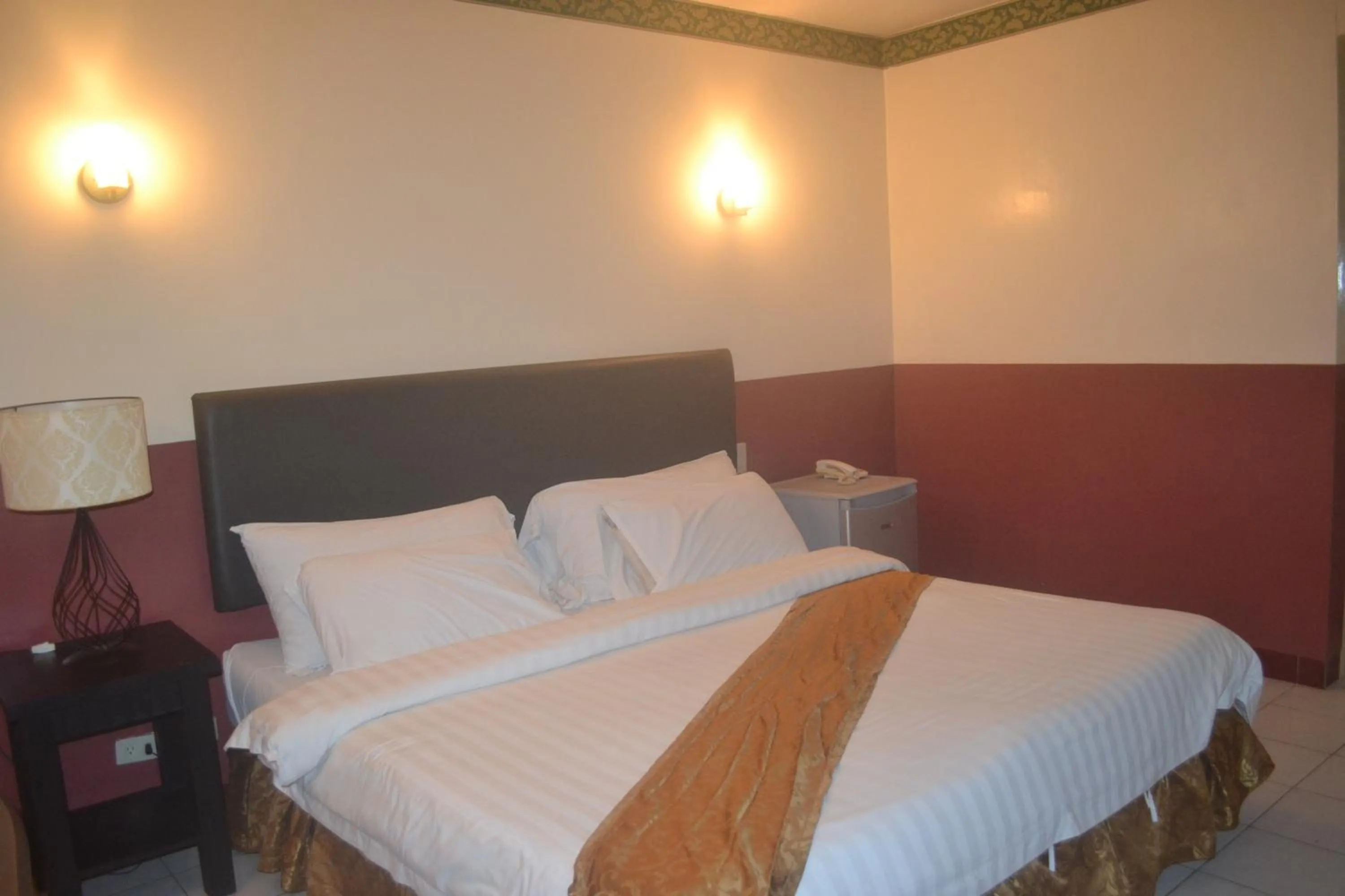 Bed in DM Residente Hotel Inns & Villas