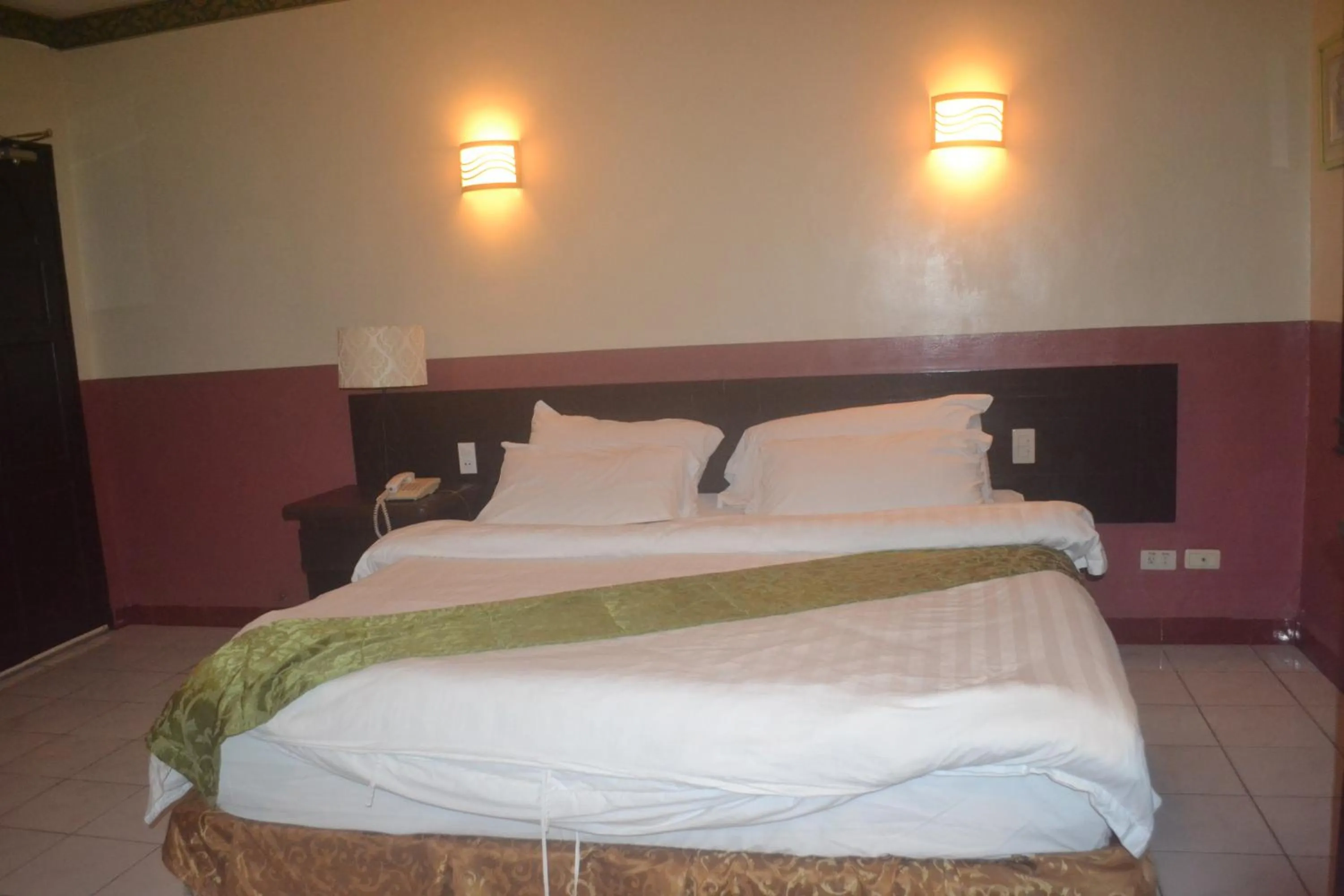 Bed in DM Residente Hotel Inns & Villas