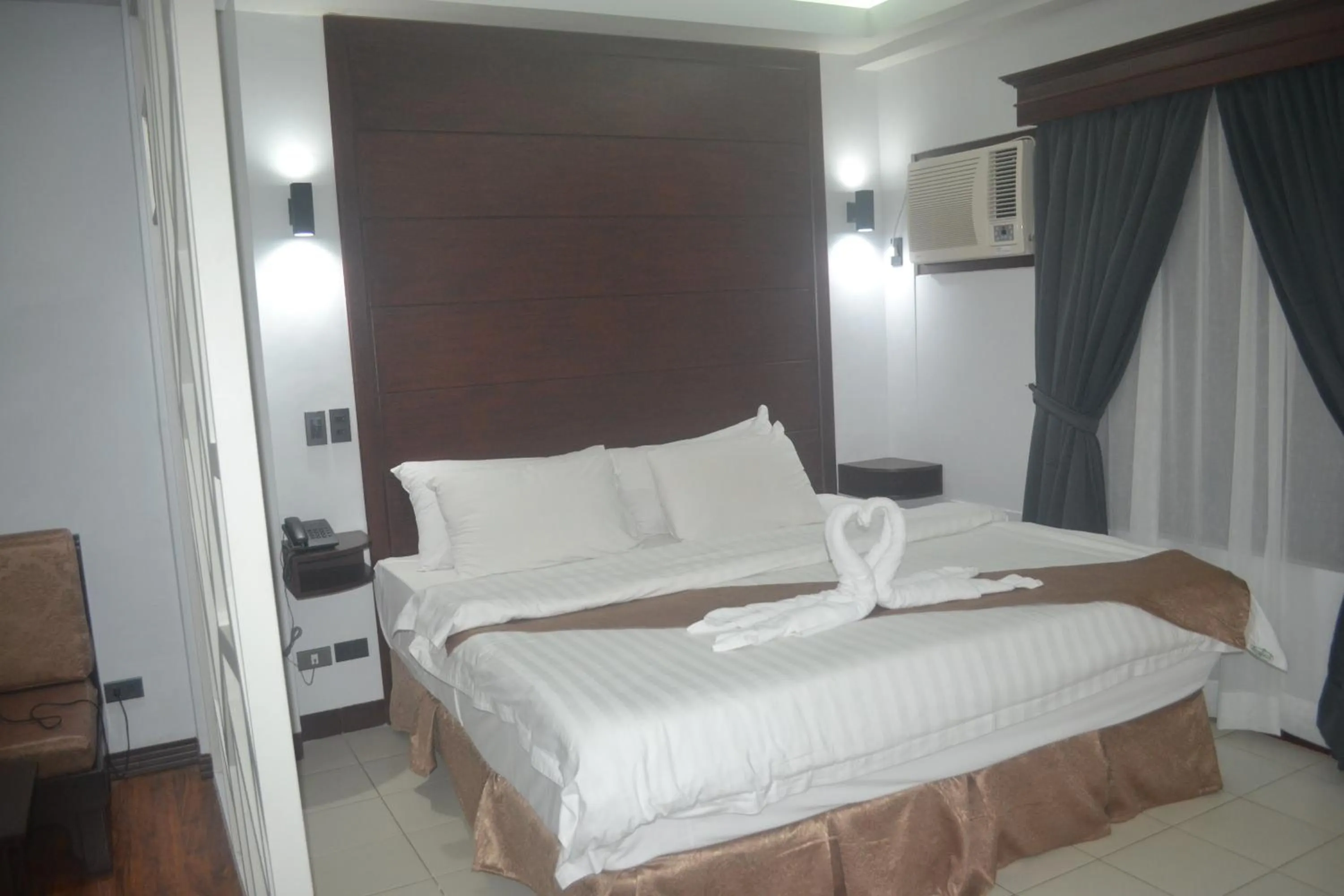 Photo of the whole room, Bed in DM Residente Hotel Inns & Villas