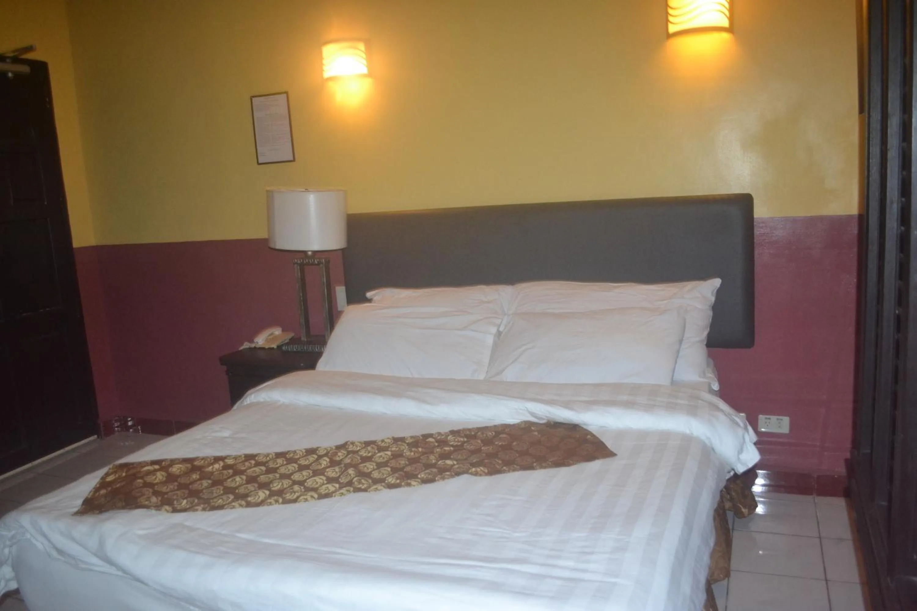 Bed in DM Residente Hotel Inns & Villas