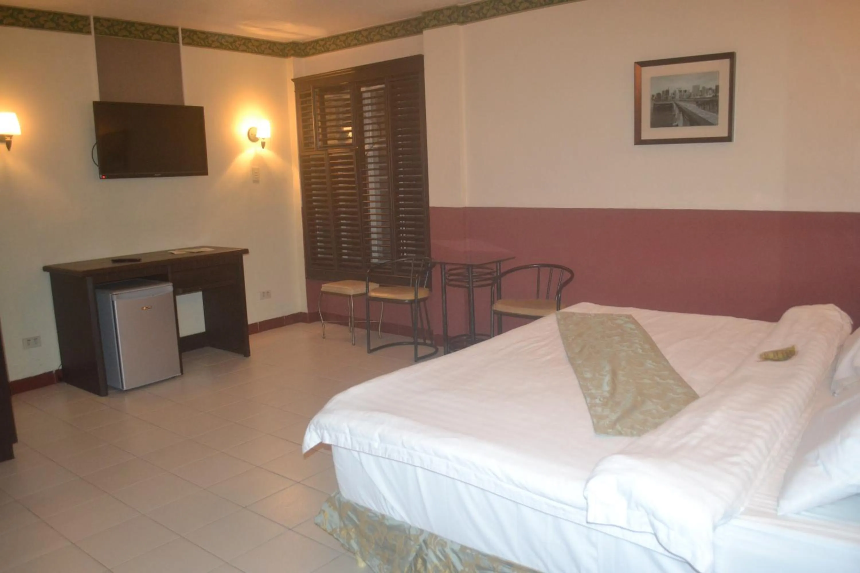 Photo of the whole room, Bed in DM Residente Hotel Inns & Villas