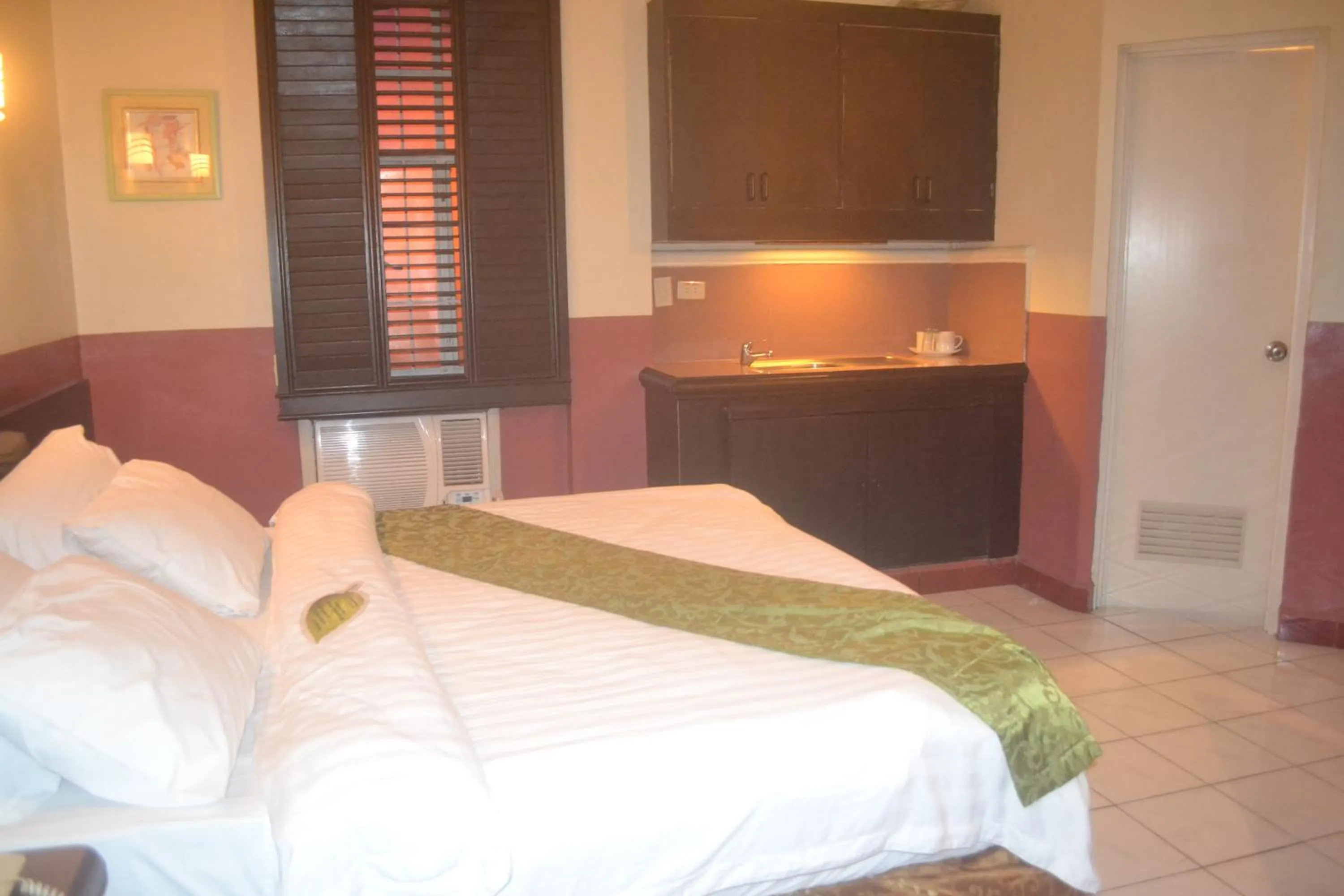 Photo of the whole room, Bed in DM Residente Hotel Inns & Villas