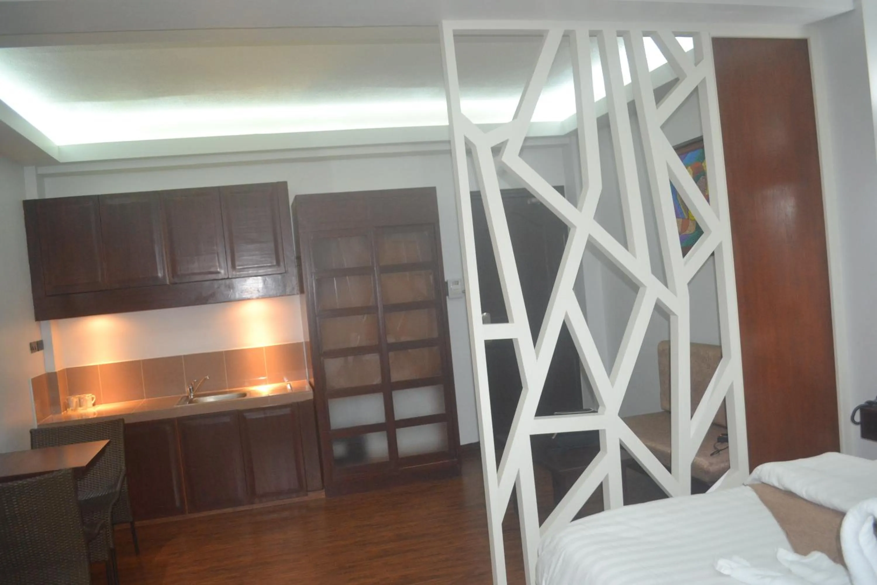 Kitchen or kitchenette, Bed in DM Residente Hotel Inns & Villas