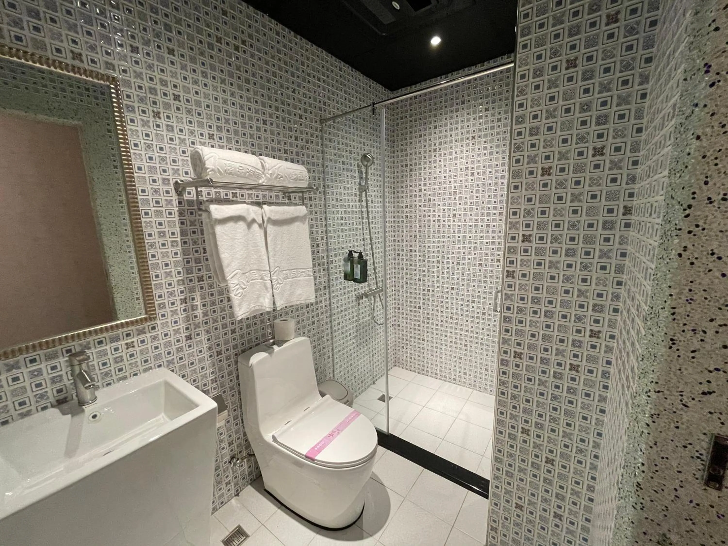 Bathroom in Weifeng Boutique Business Hotel - Zhanqian Branch