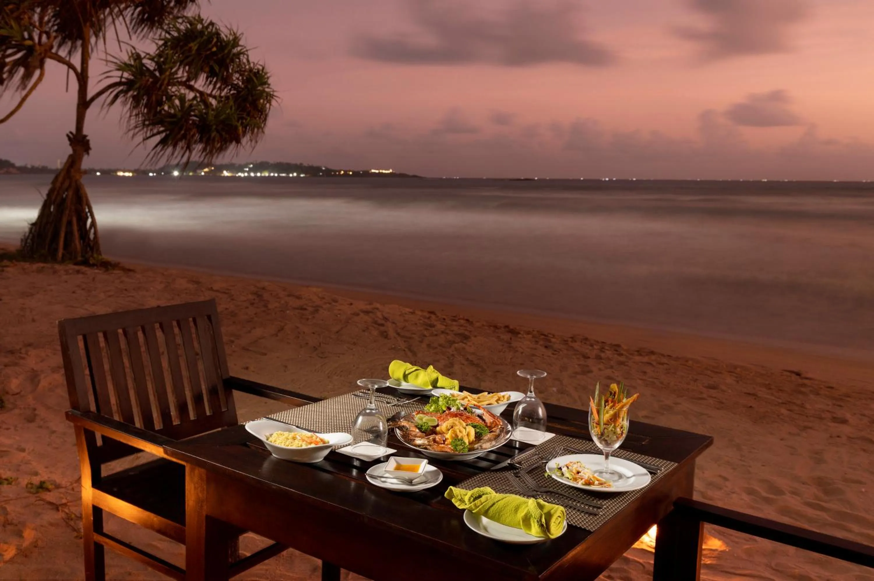 Food and drinks in Parangi Weligama Bay - Thema Collection