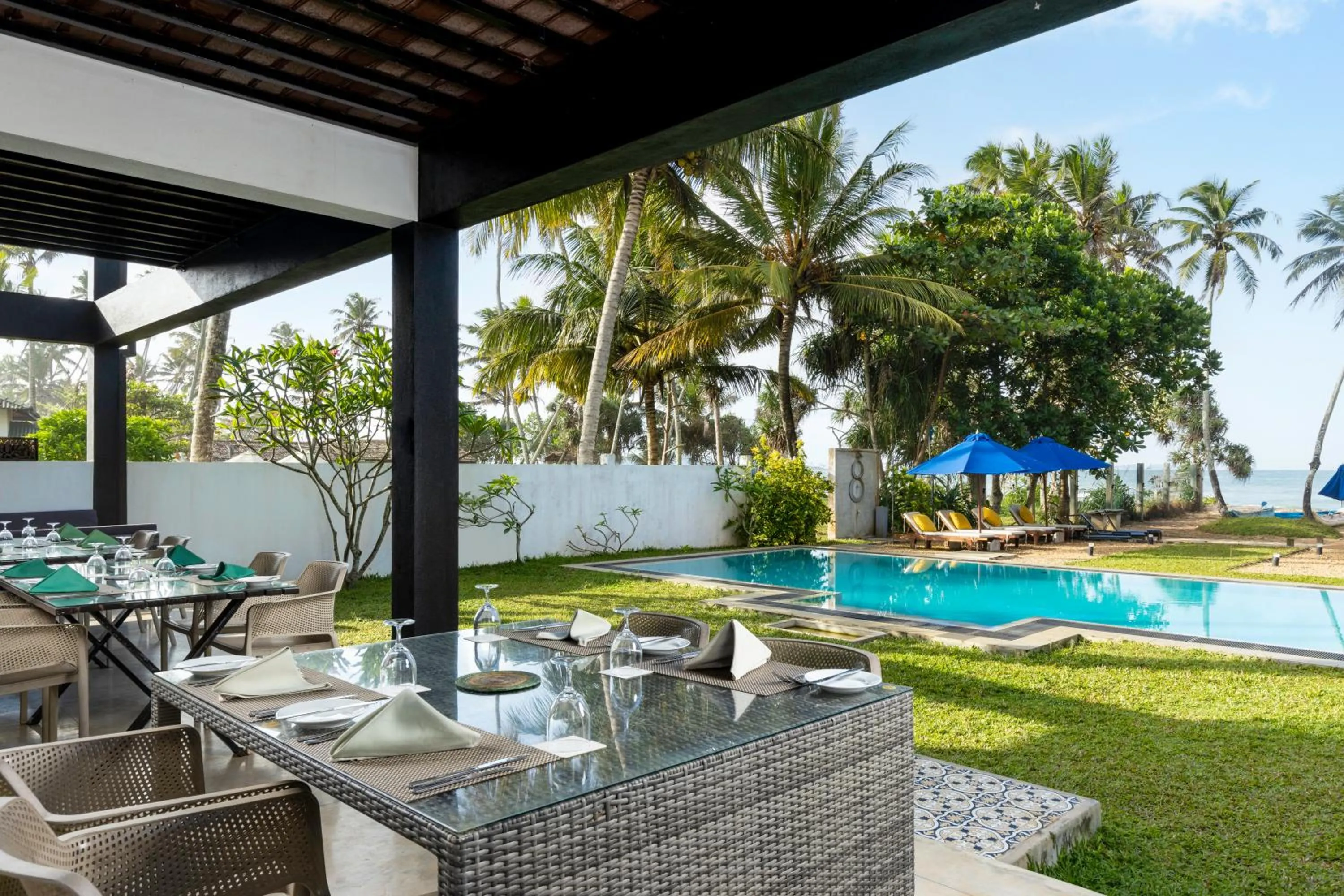 Pool view in Parangi Weligama Bay - Thema Collection