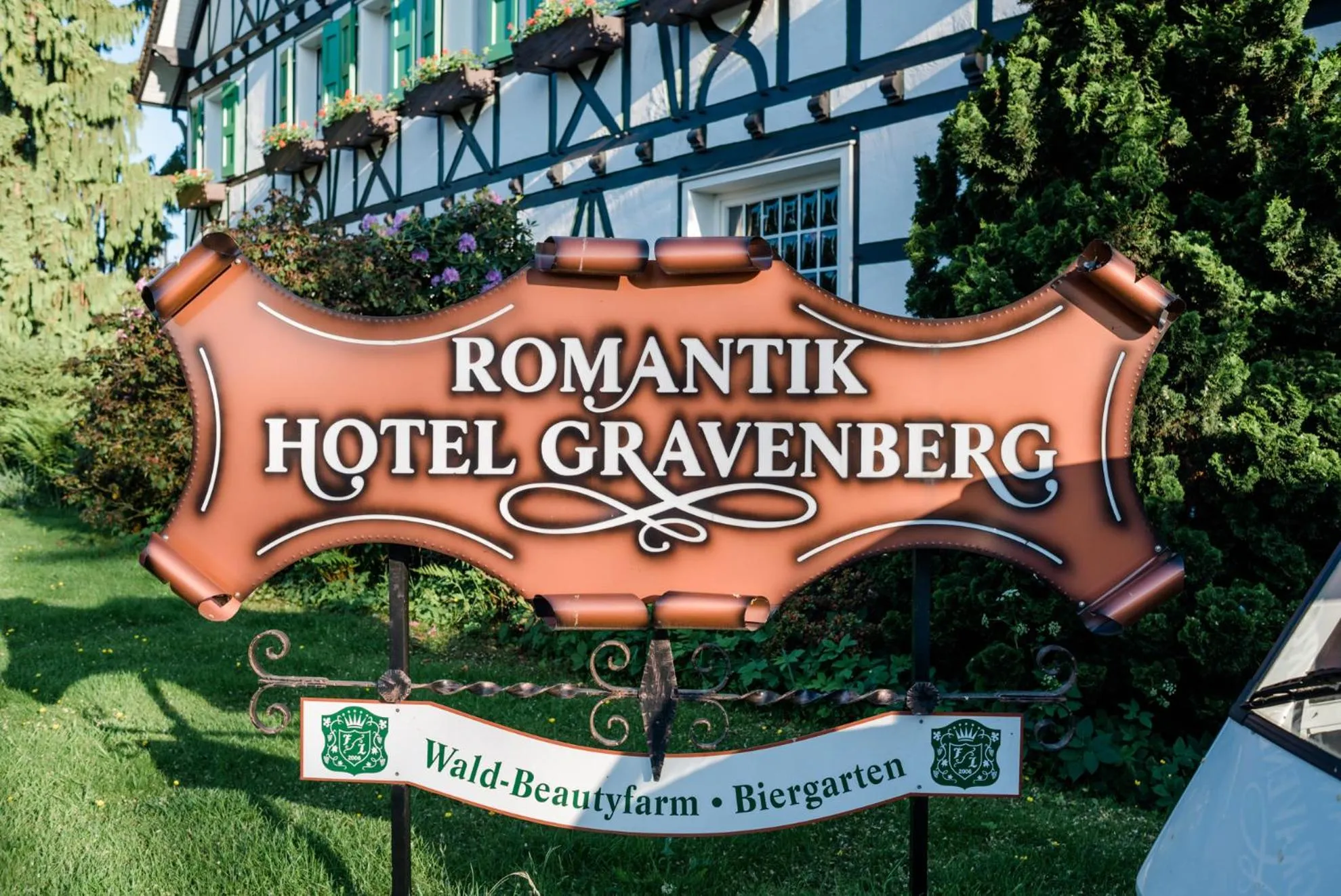 Property logo or sign in Lohmann's Romantik Hotel Gravenberg