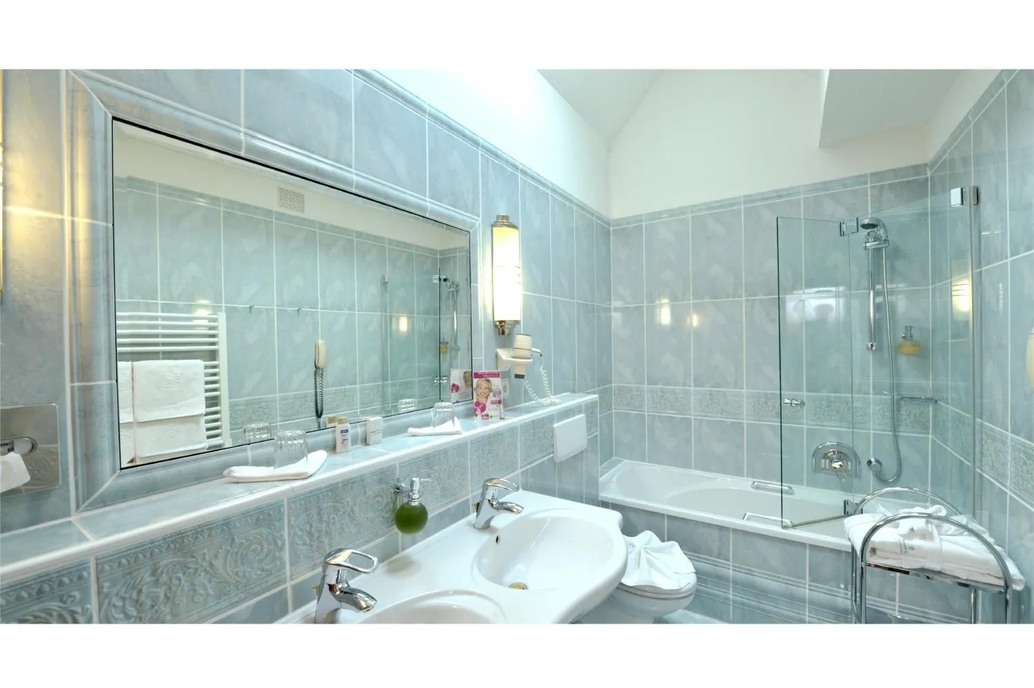 Bathroom in Lohmann's Romantik Hotel Gravenberg