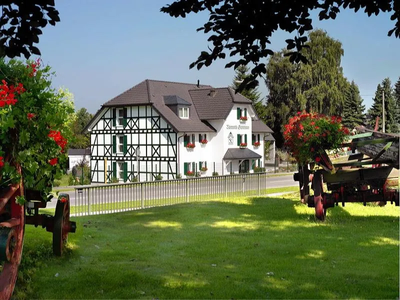 Property building in Lohmann's Romantik Hotel Gravenberg