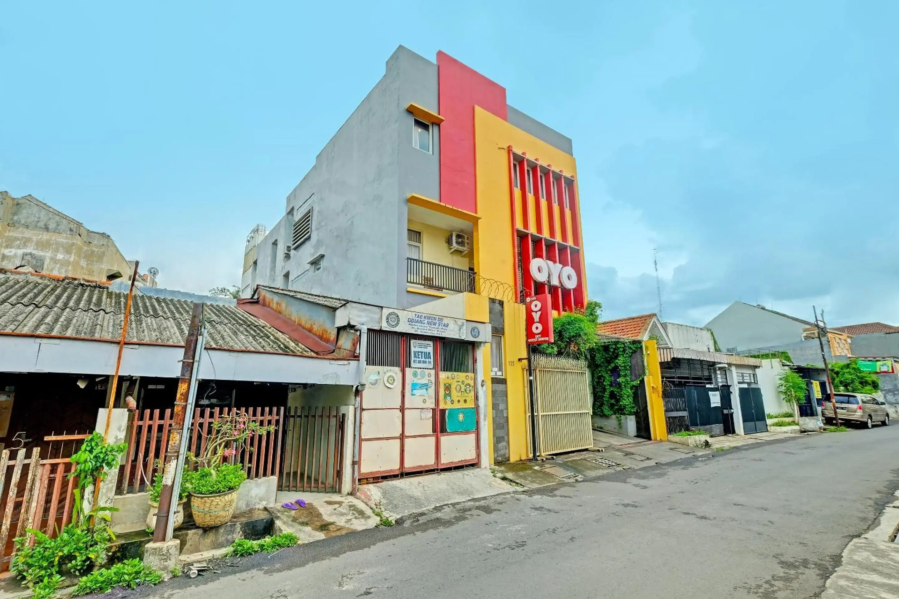 Facade/entrance in Hotel O Sky Guesthouse Facade/entrance in Hotel O Sky Guesthouse