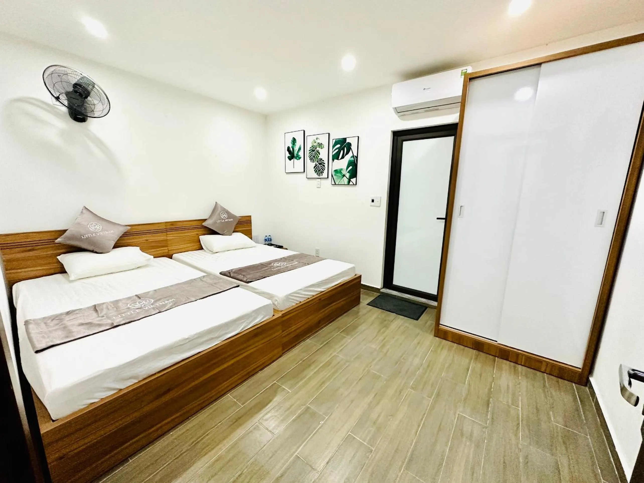 Bedroom, Bed in Little Vietnam Hotel - Cát Bà