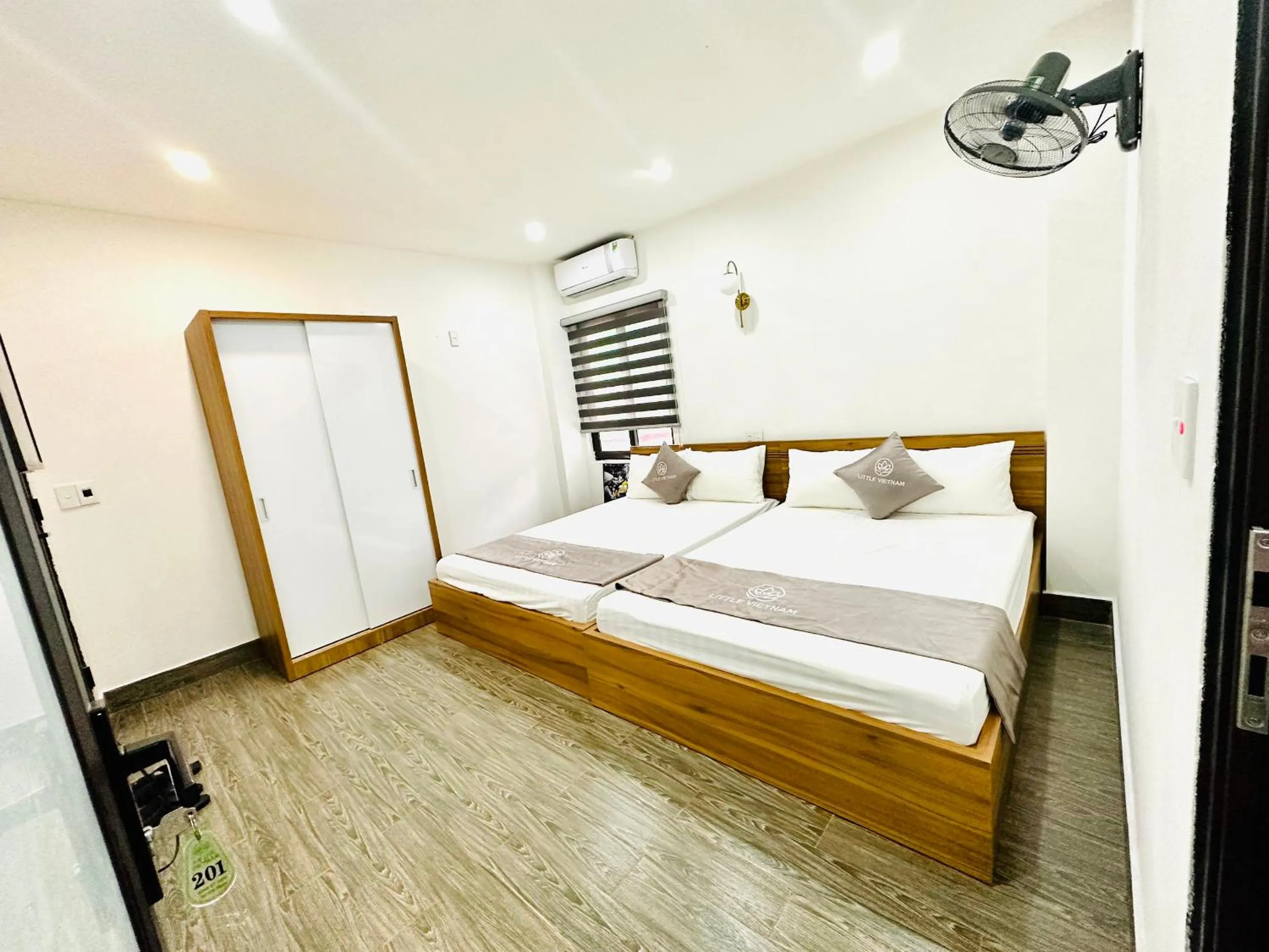 Bedroom, Bed in Little Vietnam Hotel - Cát Bà