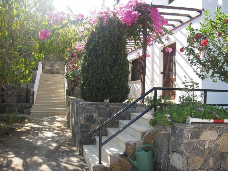 Facade/entrance in Villa Michalis