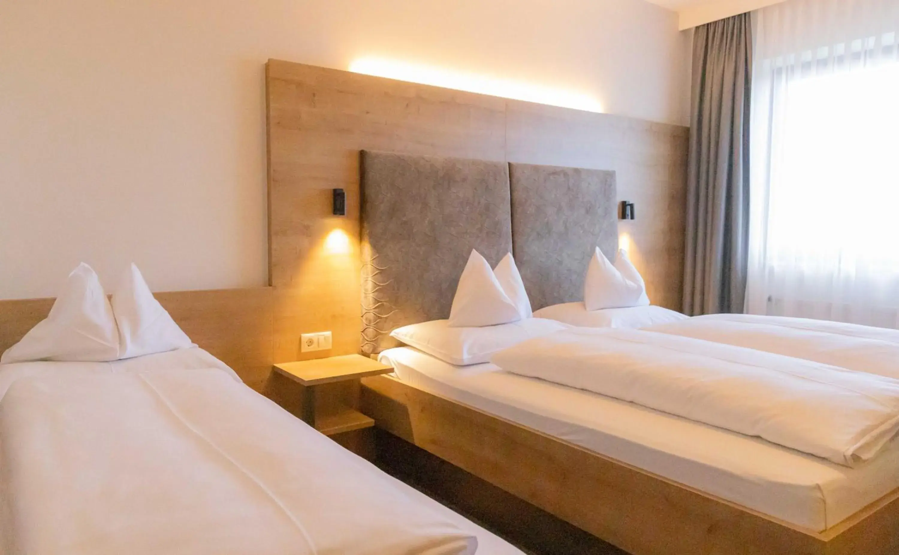 Triple Room with Air Conditioning in Urdlwirt - Hotel & Restaurant Triple Room with Air Conditioning in Urdlwirt - Hotel & Restaurant