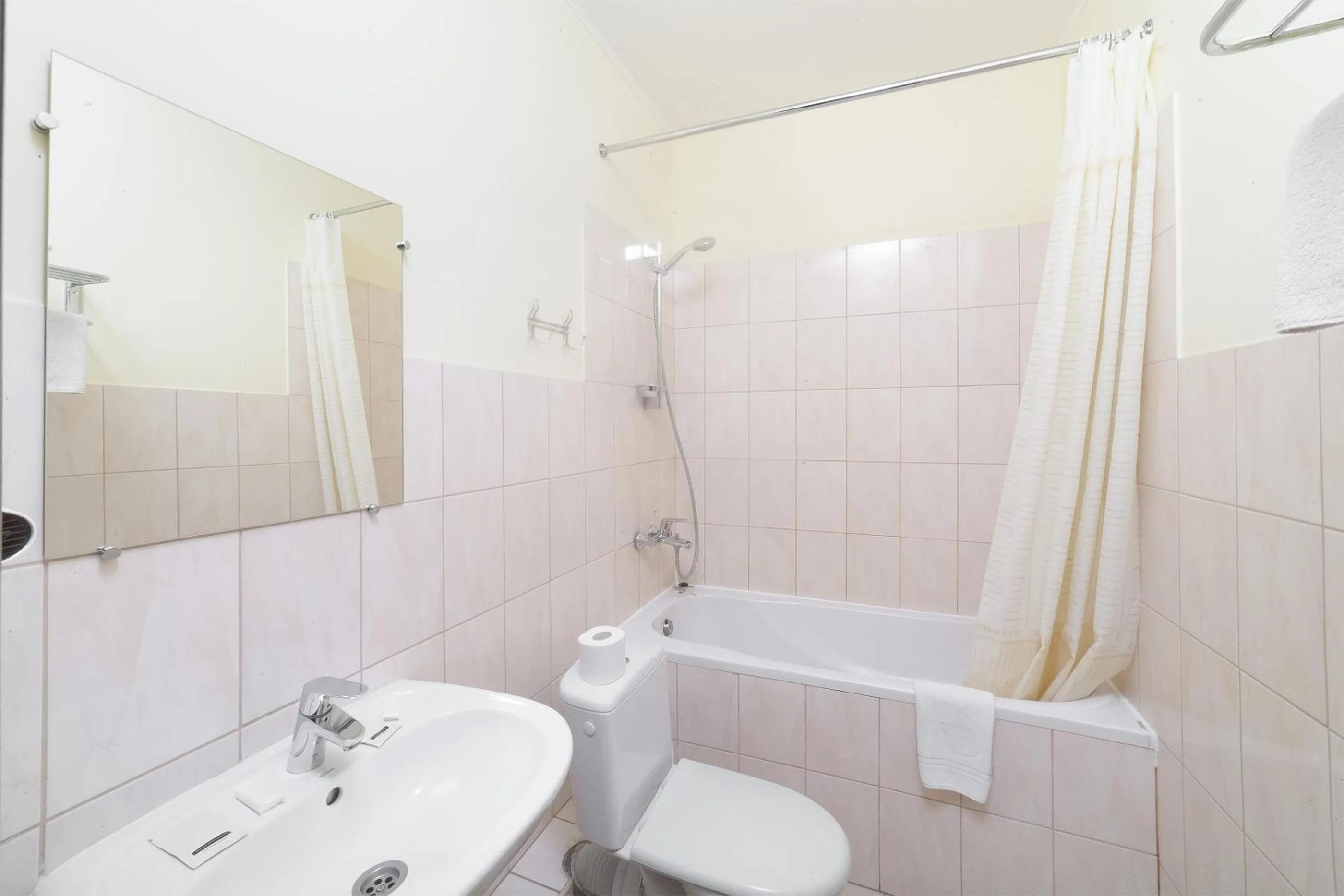 Bathroom in Zenith Hotel