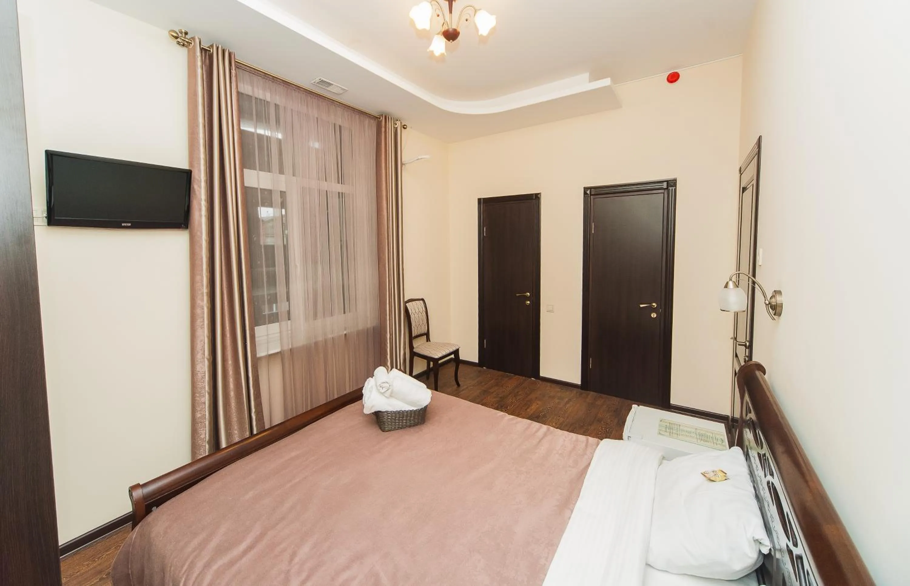 Photo of the whole room, Bed in Zenith Hotel