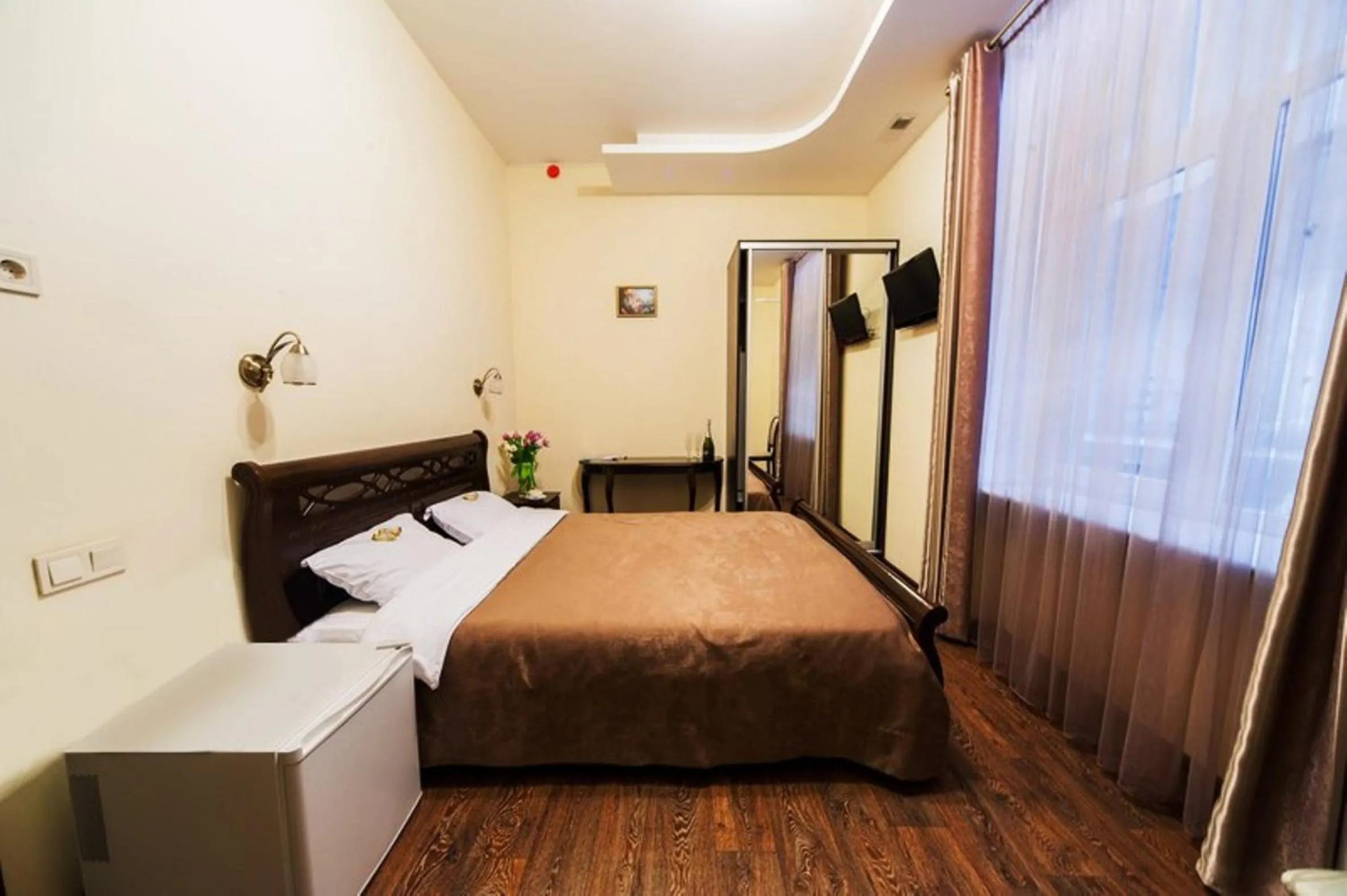 Photo of the whole room, Bed in Zenith Hotel