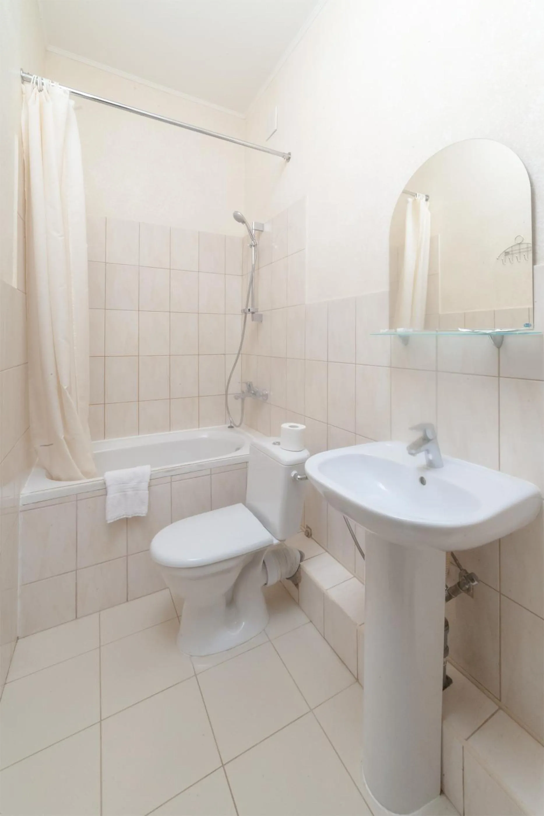 Toilet in Zenith Hotel