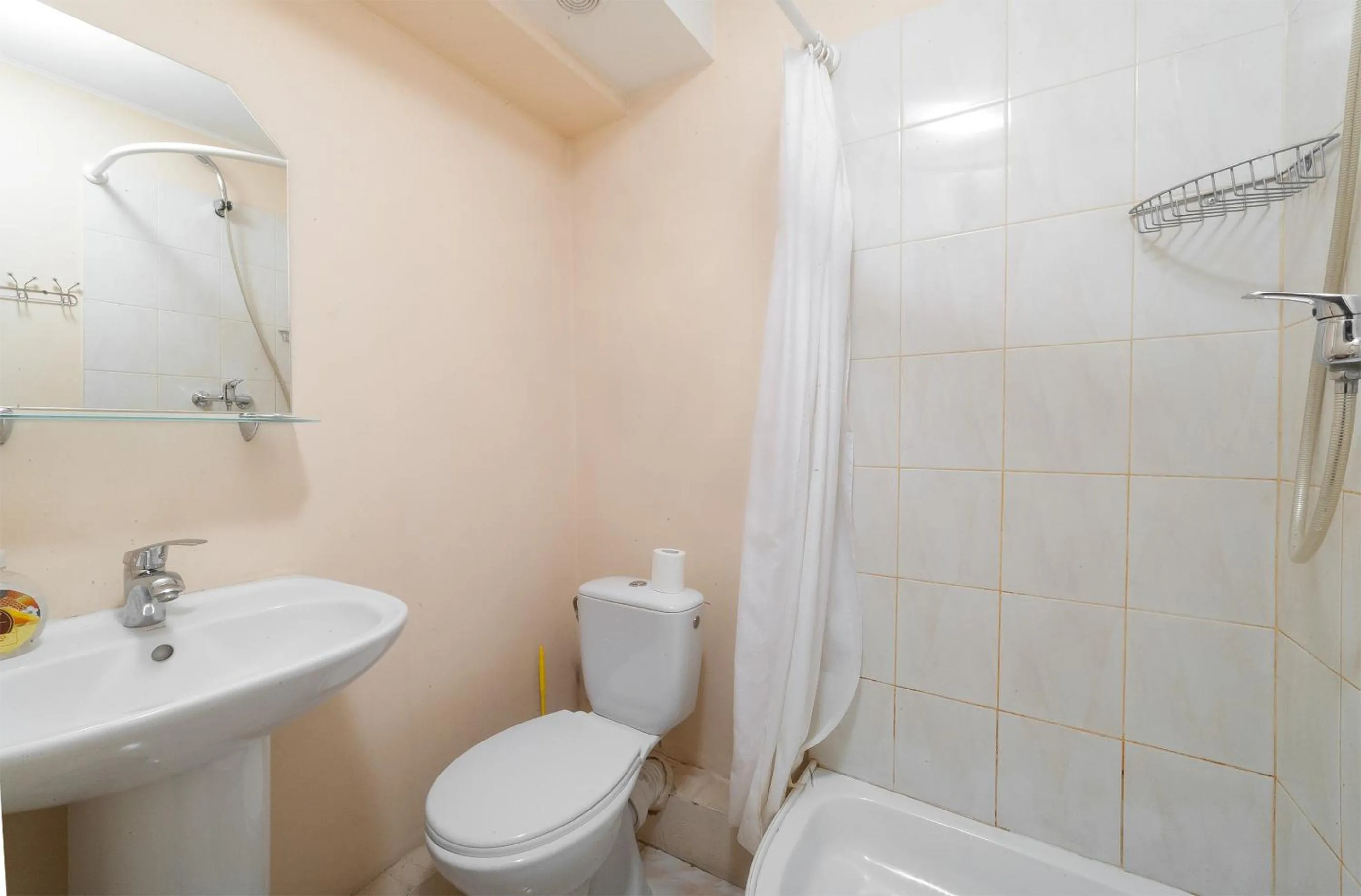 Shower in Zenith Hotel