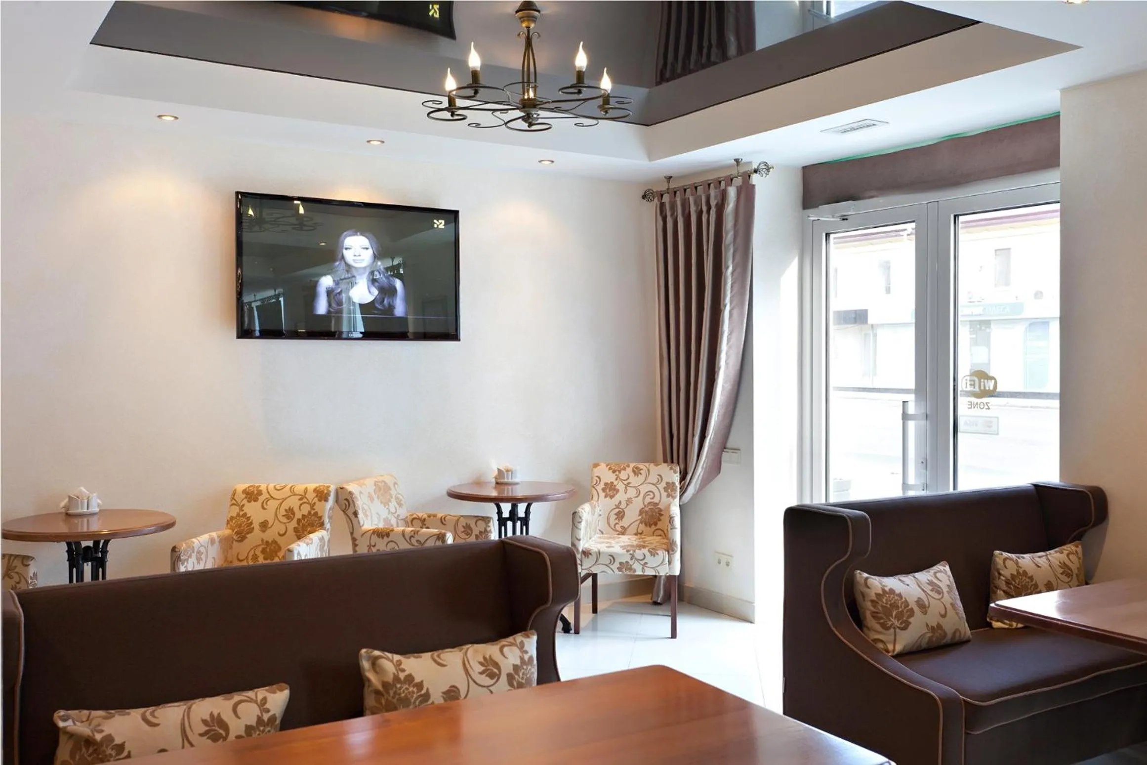 Restaurant/places to eat in Zenith Hotel