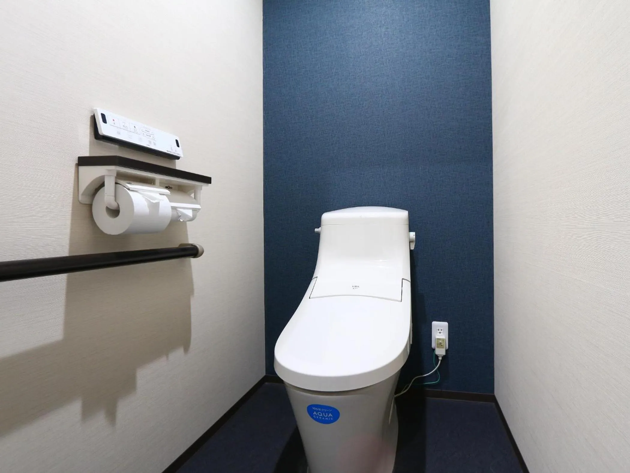 Photo of the whole room in Ikemoto