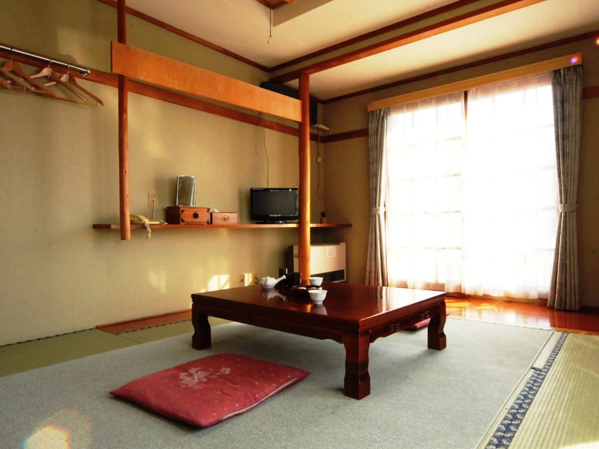 Photo of the whole room in Ikemoto