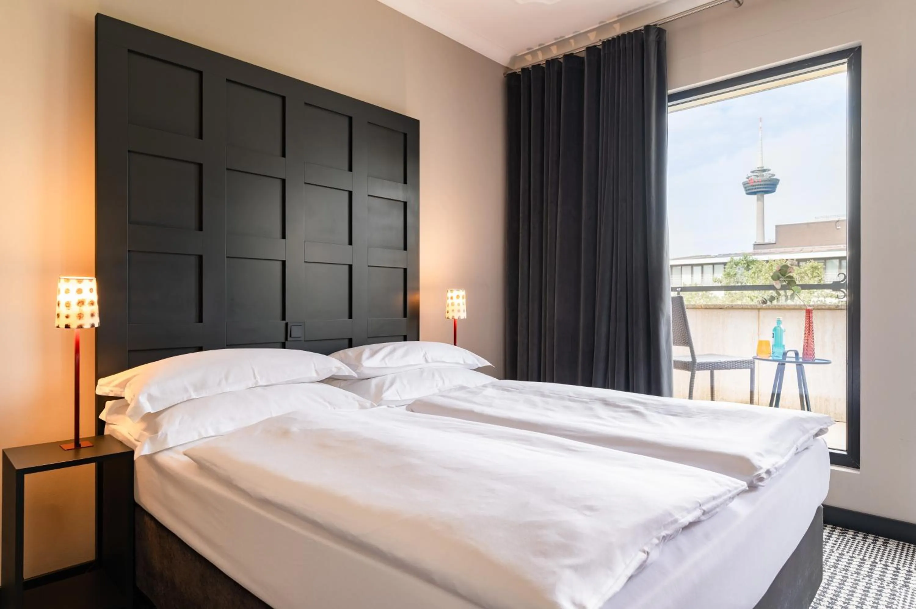 Photo of the whole room, Bed in The Midtown Hotel