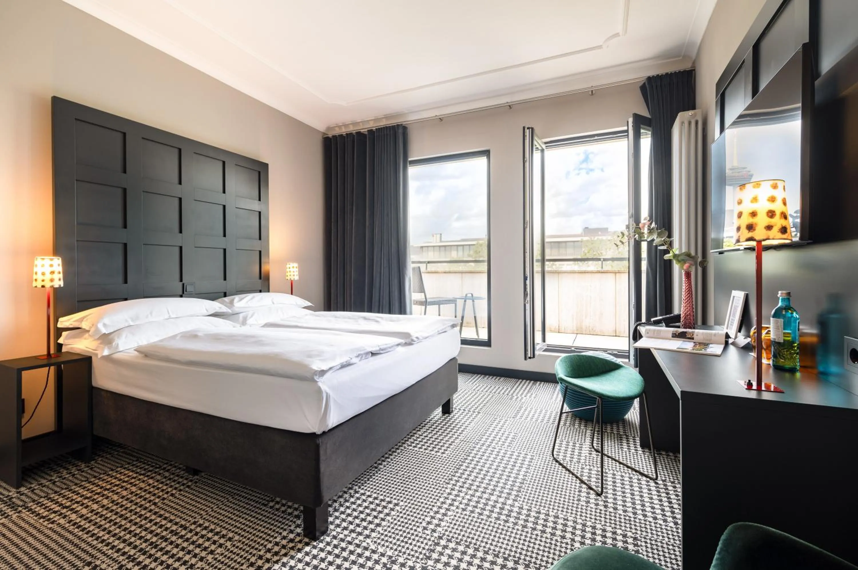 Photo of the whole room, Bed in The Midtown Hotel