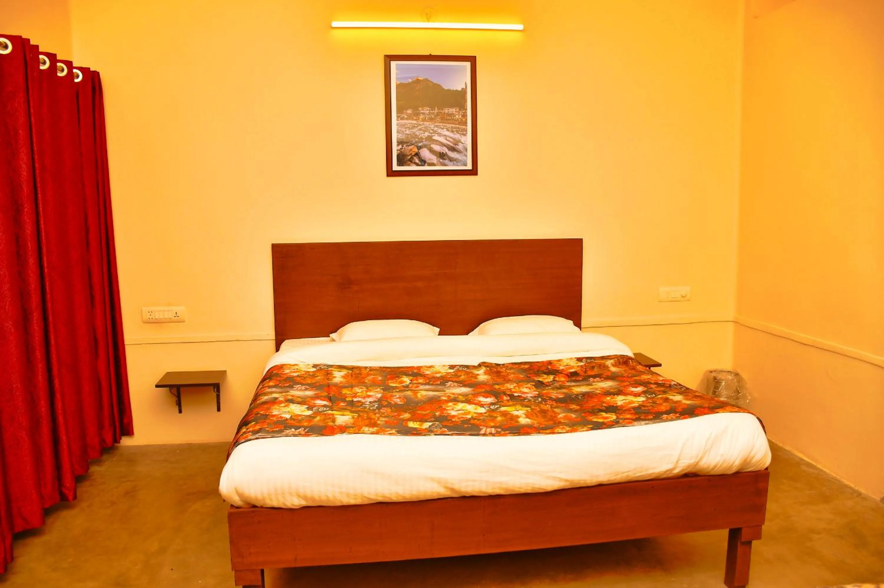 Bed in Gobind Bhawan Heritage Hotel