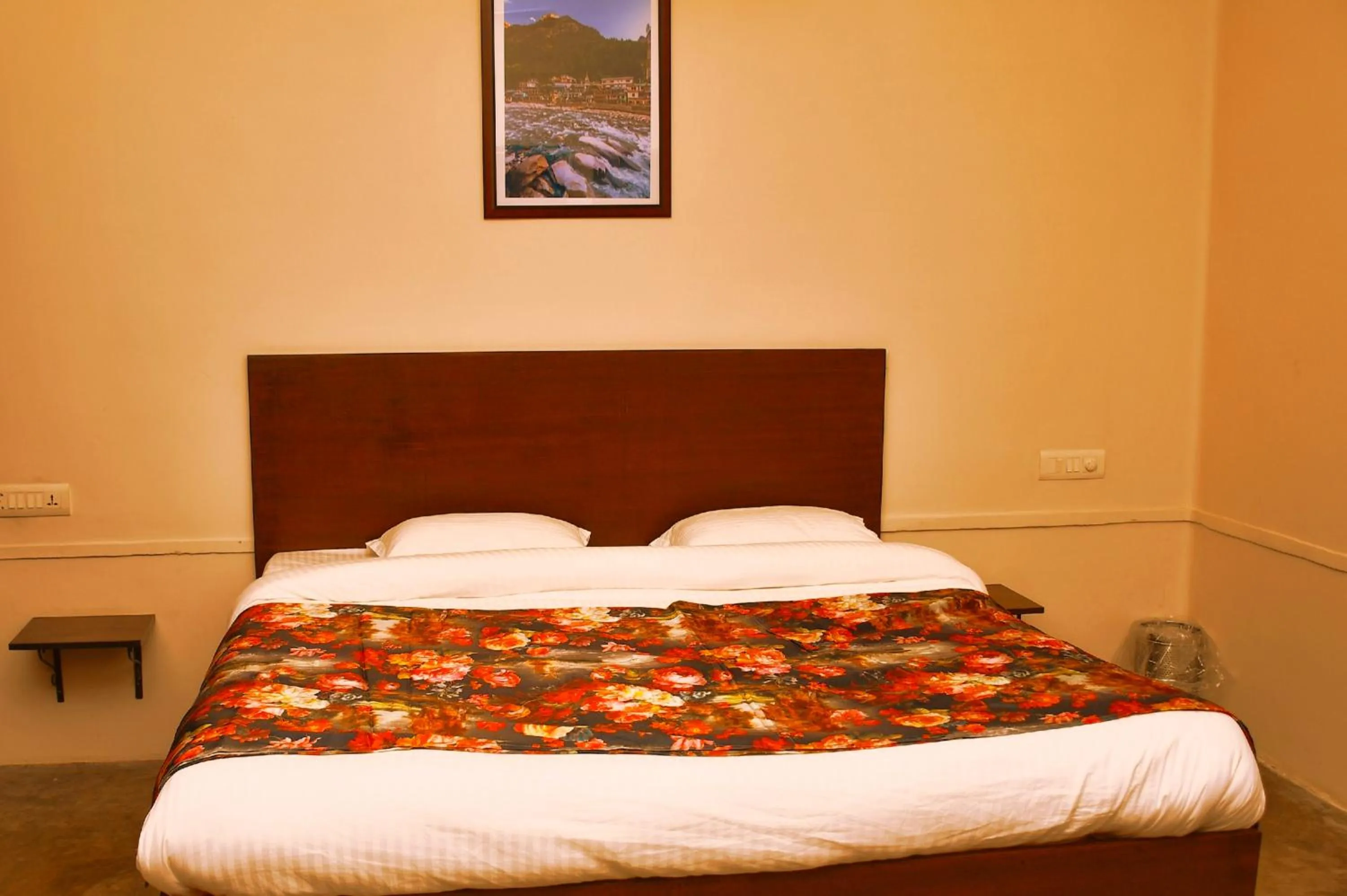 Bed in Gobind Bhawan Heritage Hotel