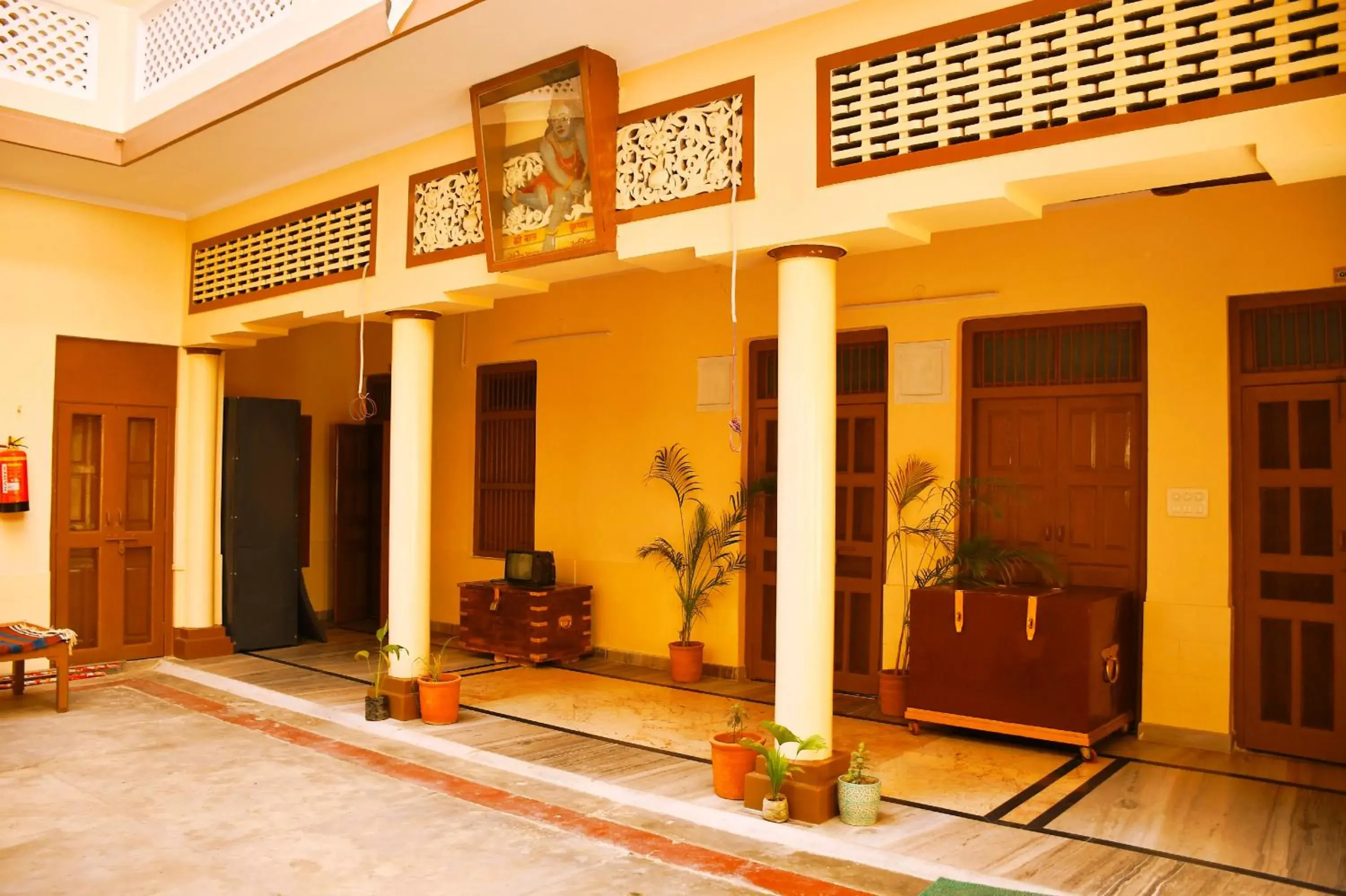 Restaurant/places to eat in Gobind Bhawan Heritage Hotel Restaurant/places to eat in Gobind Bhawan Heritage Hotel