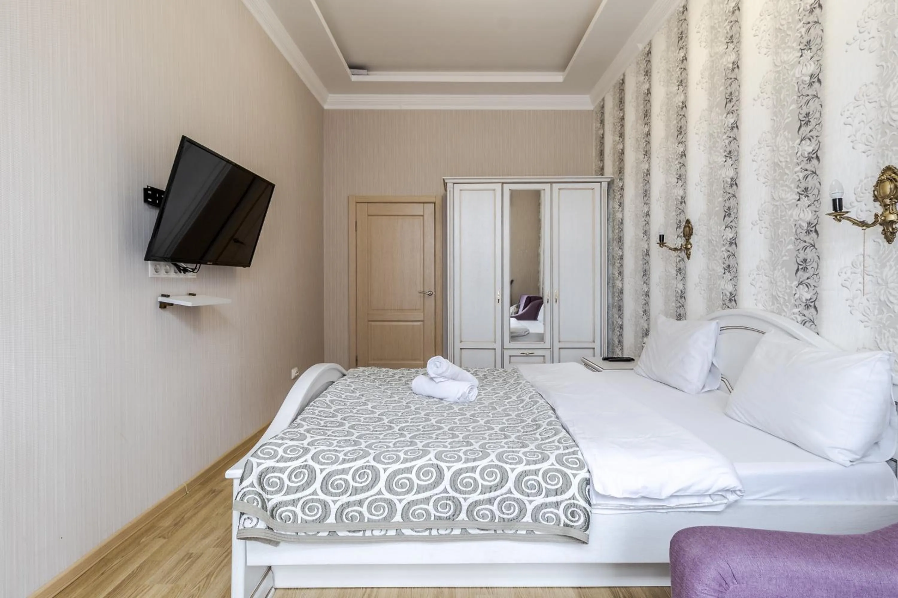 Bed in Vynnychenka apartment