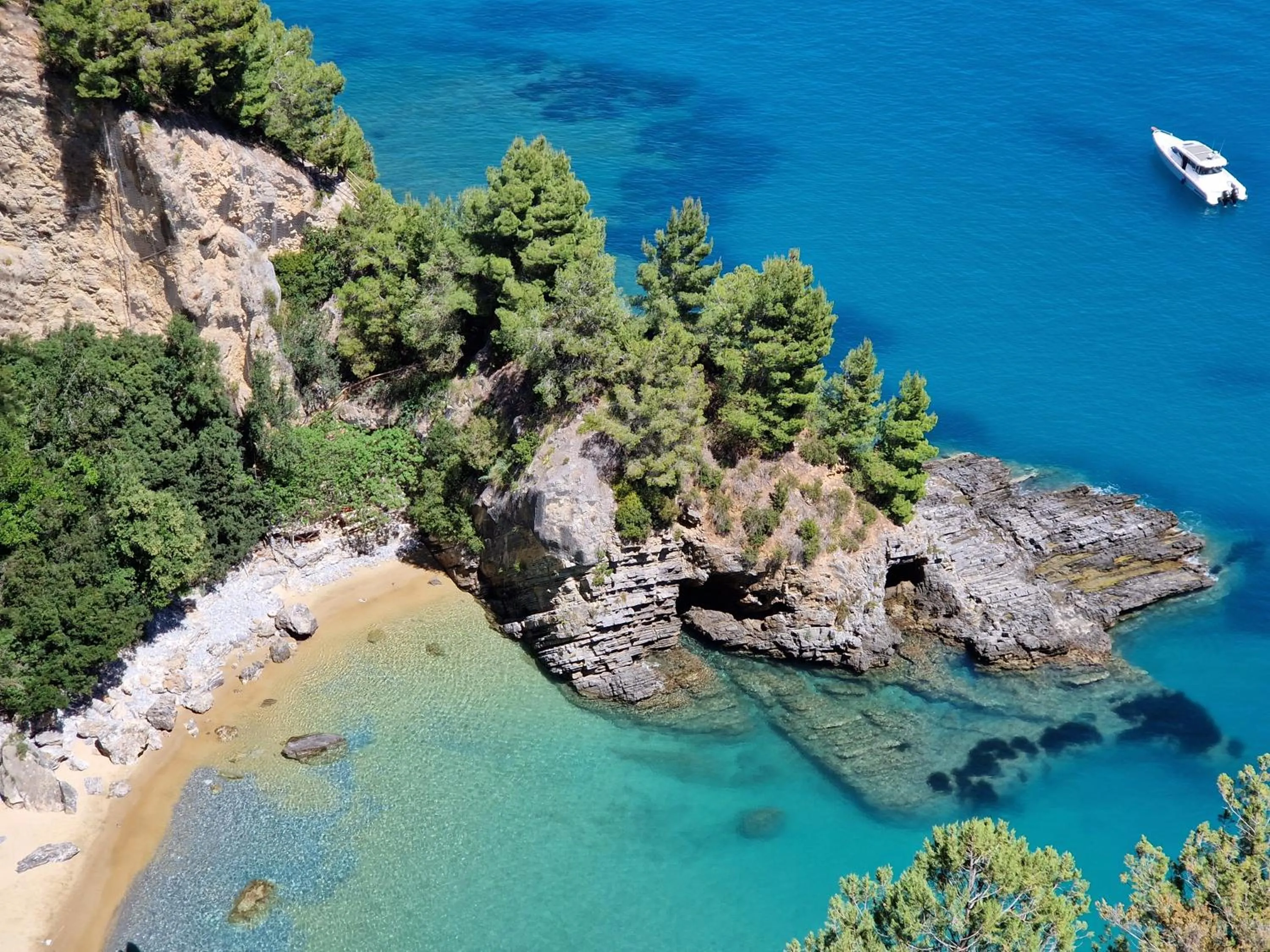 Beach in B&B La Carminella