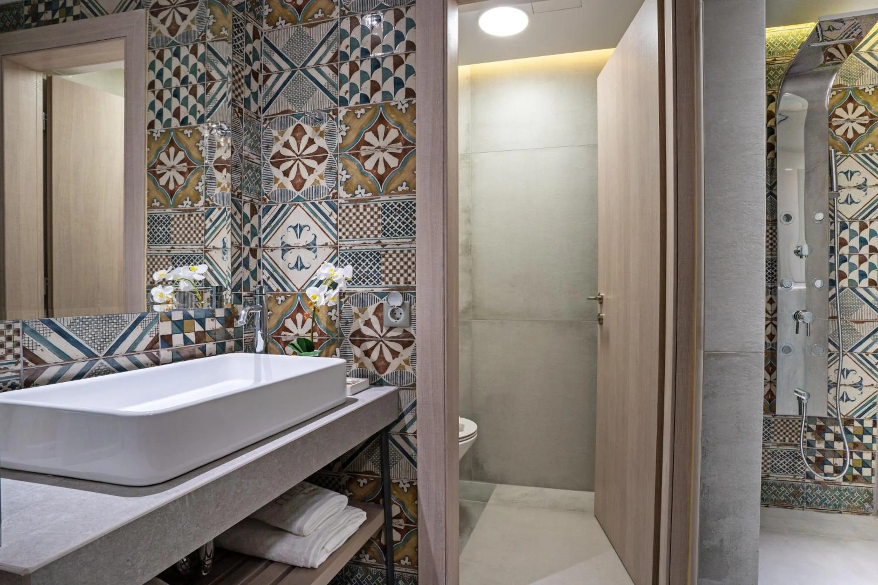 Toilet in Mitos-Suites